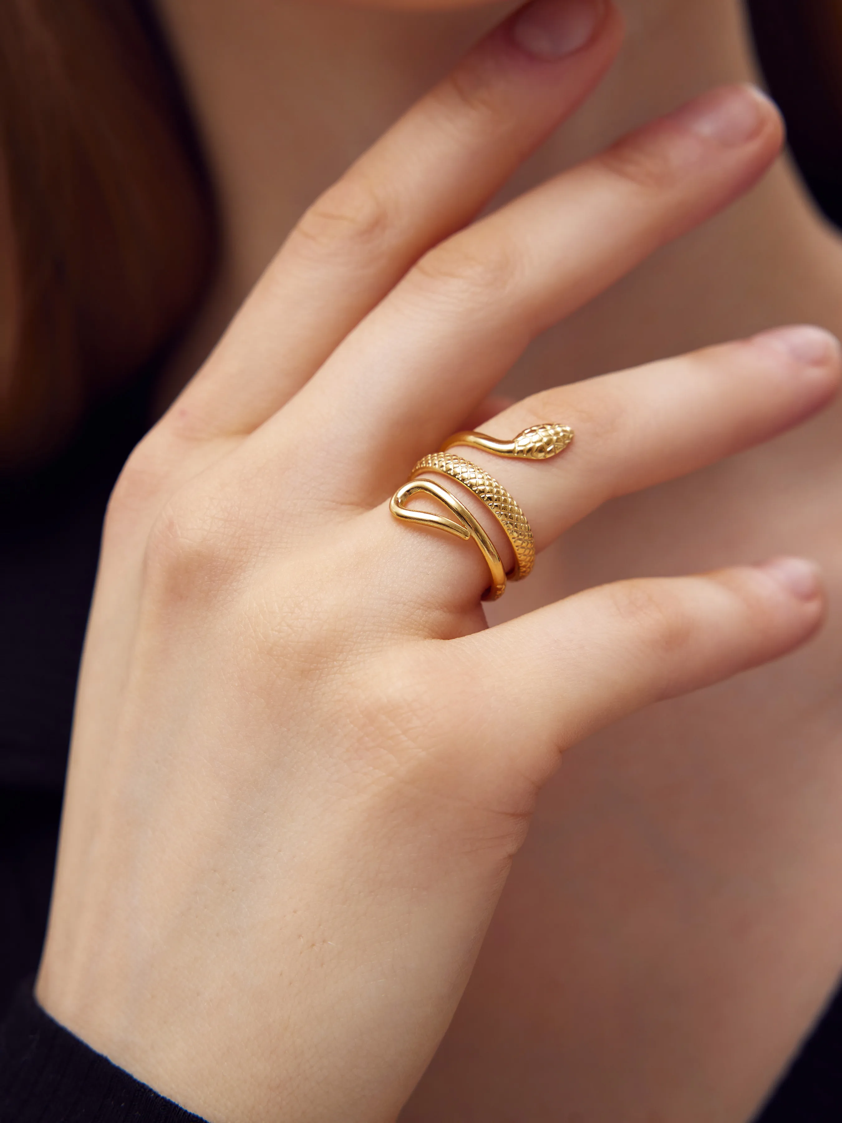 Anillo con diseño de serpiente