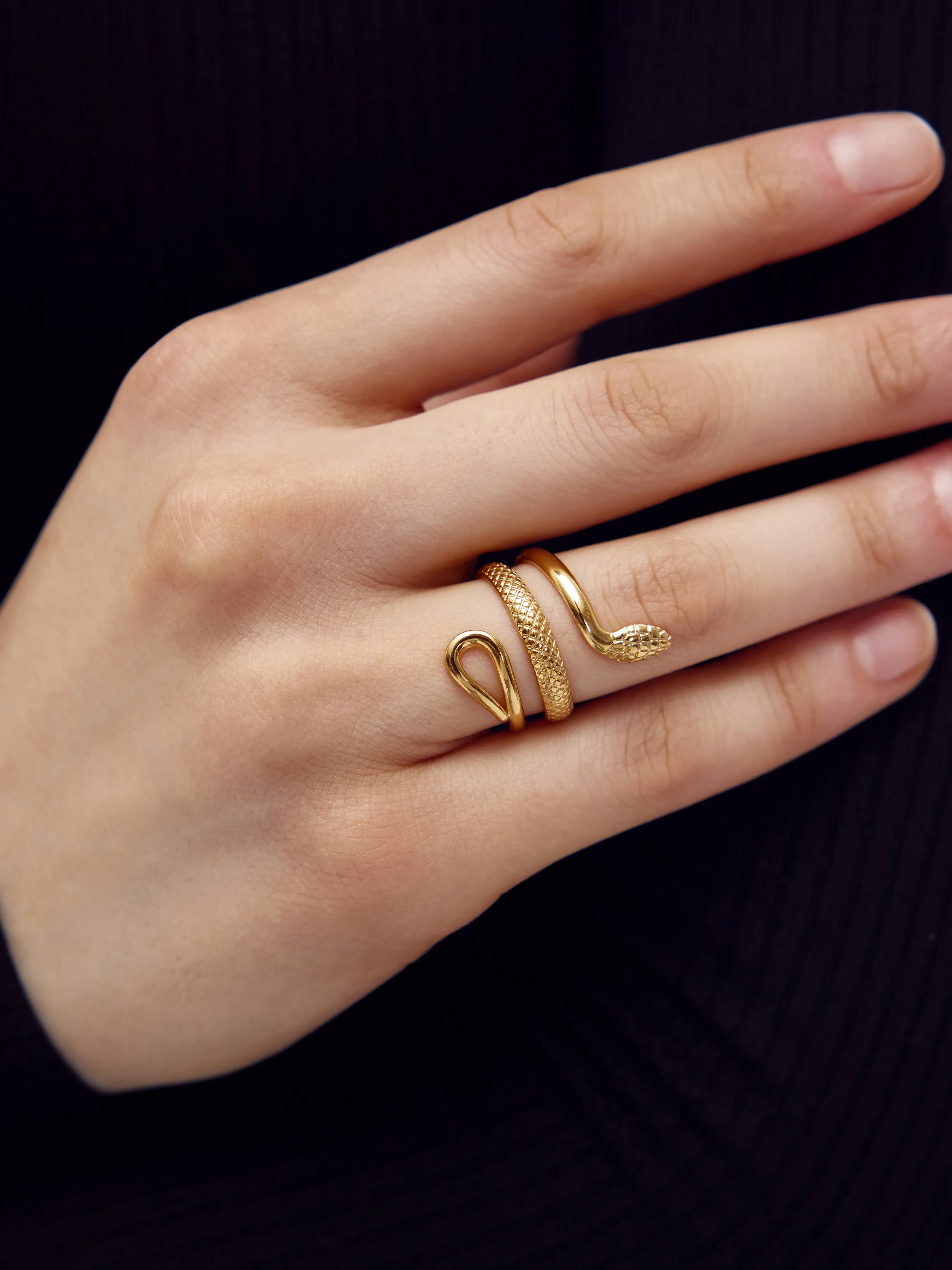 Anillo con diseño de serpiente