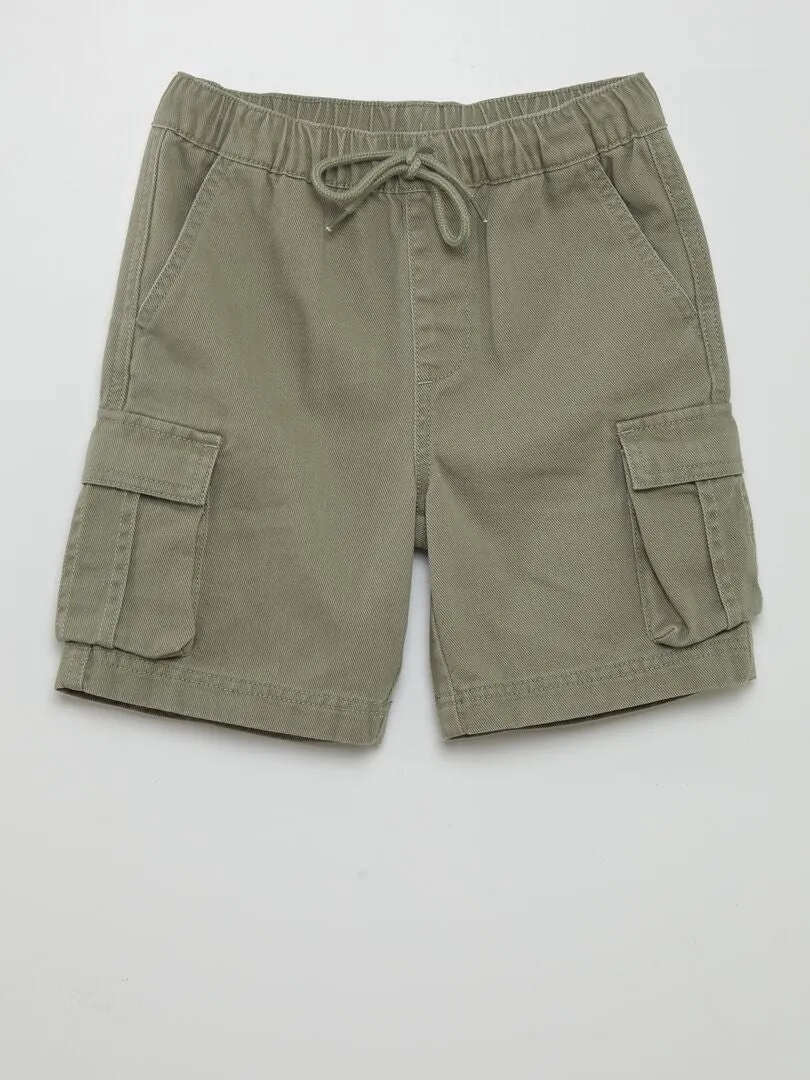 BERMUDAS RECTAS CON BOLSILLOS EN LOS LATERALES  VERDE