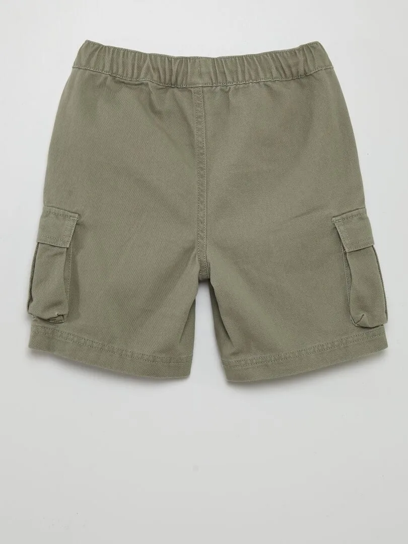 BERMUDAS RECTAS CON BOLSILLOS EN LOS LATERALES  VERDE