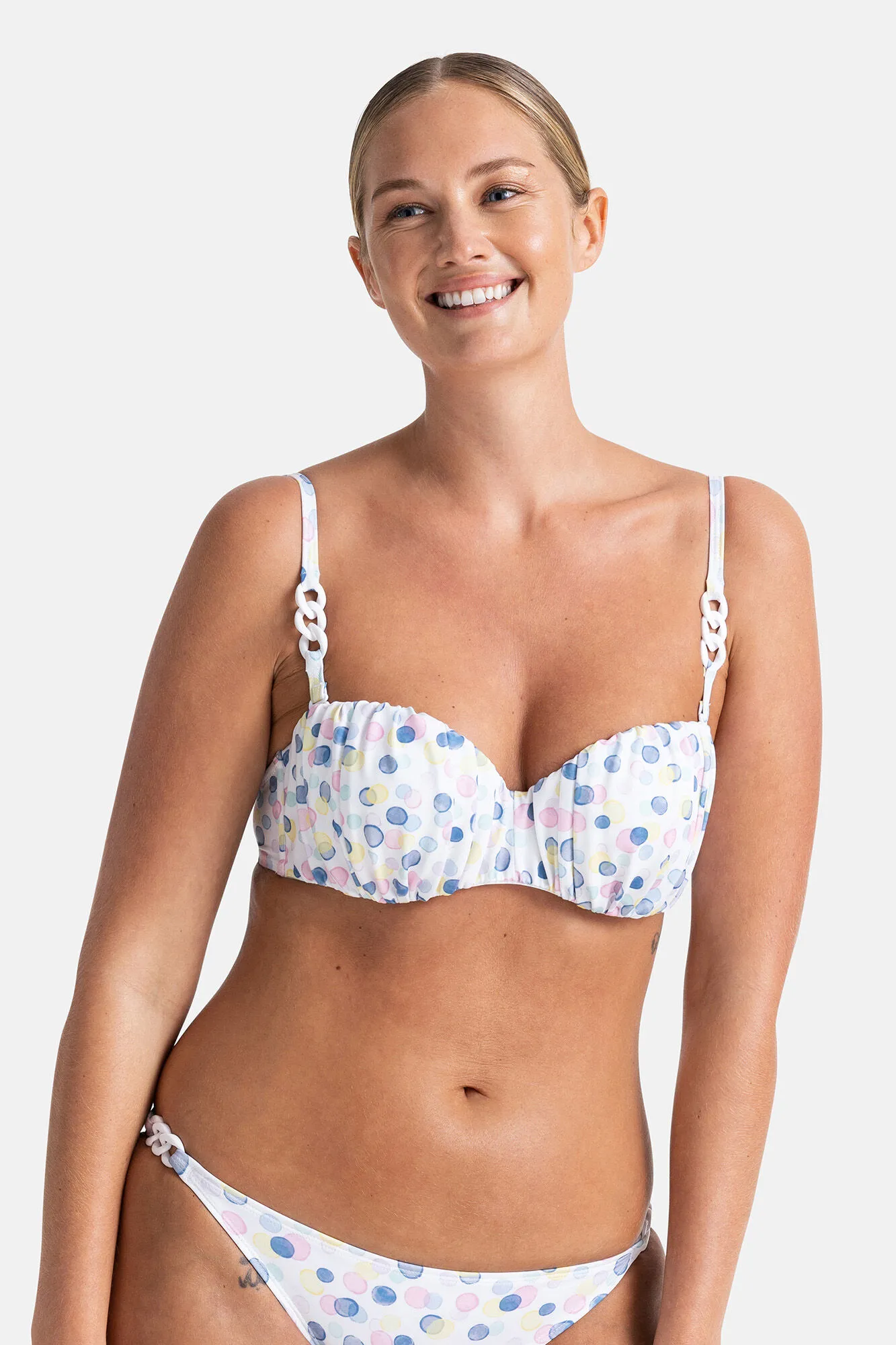 Bikini estilo bandeau con relleno ligero