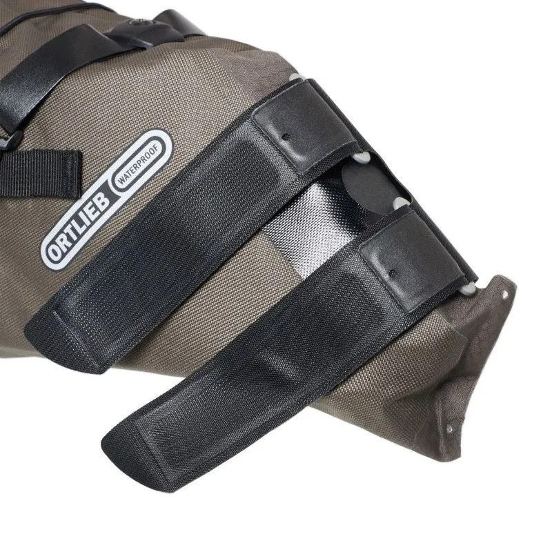 BOLSA PARA BICICLETA ORTLIEB SEATPACK CORREAS DE GANCHO Y BUCLE 16,5 L (PIEZA) (ARENA OSCURA)