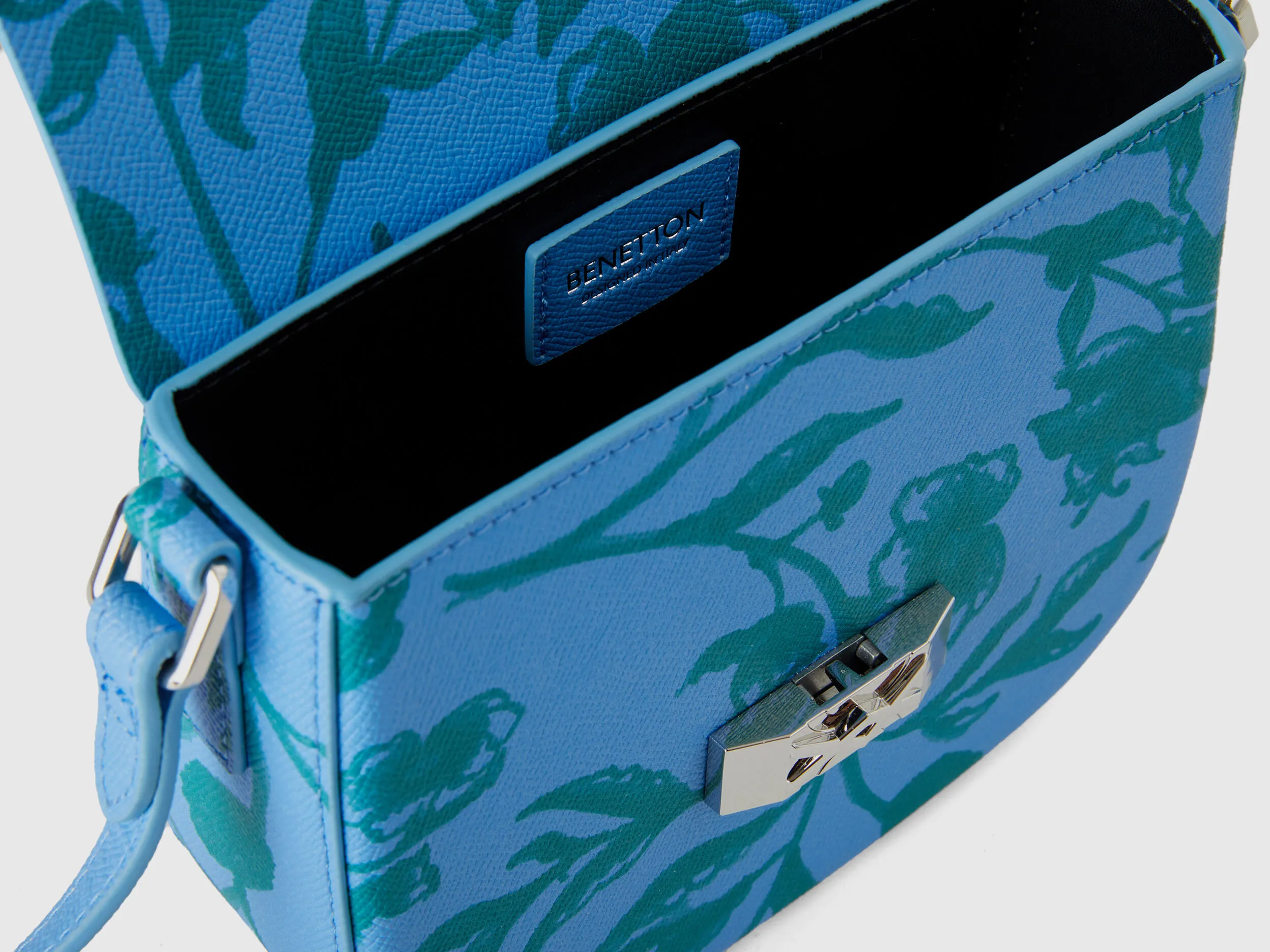 Bolso azul claro con estampado floral