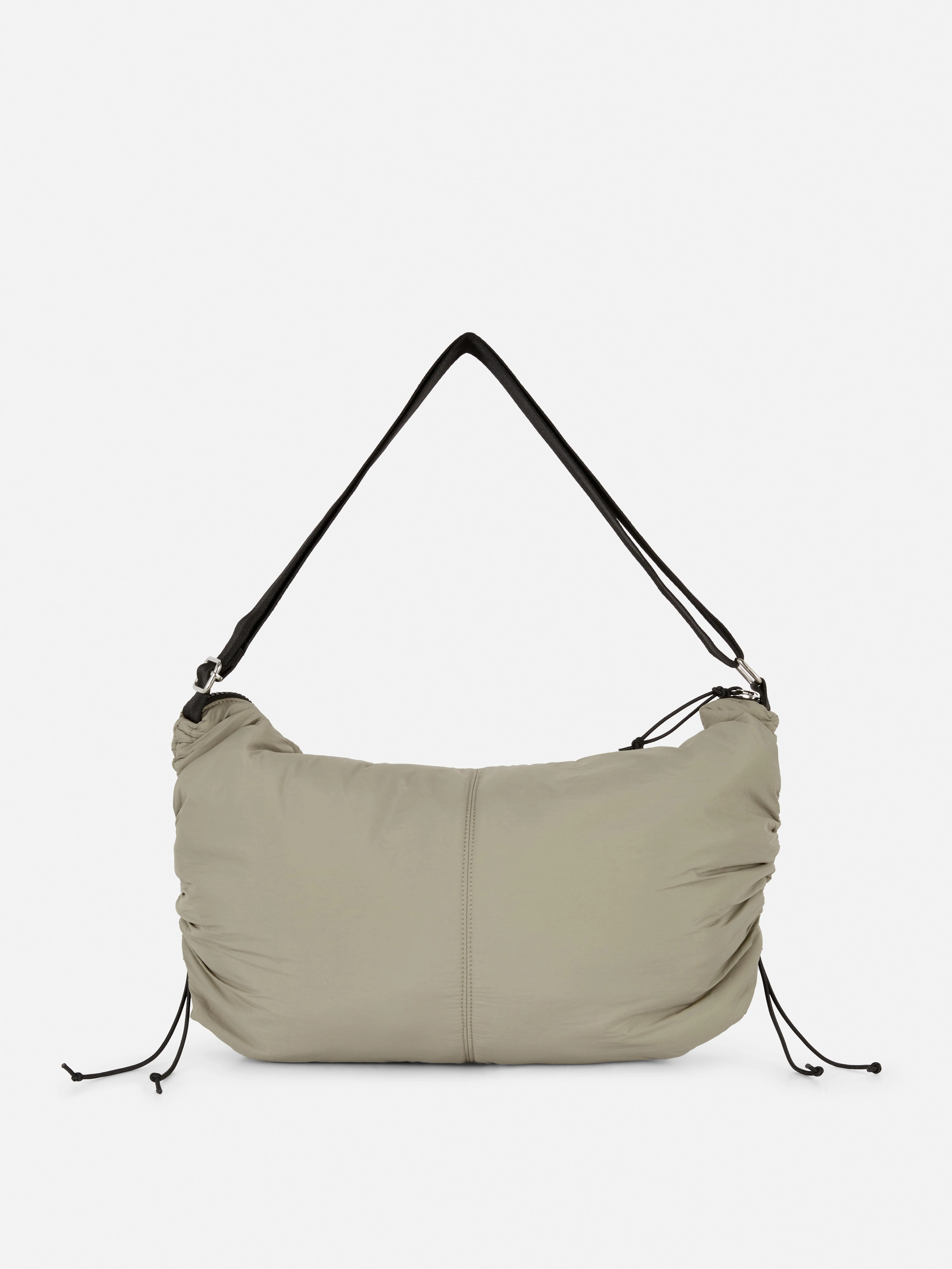 Bolso bandolera con detalle de cordón de ajuste