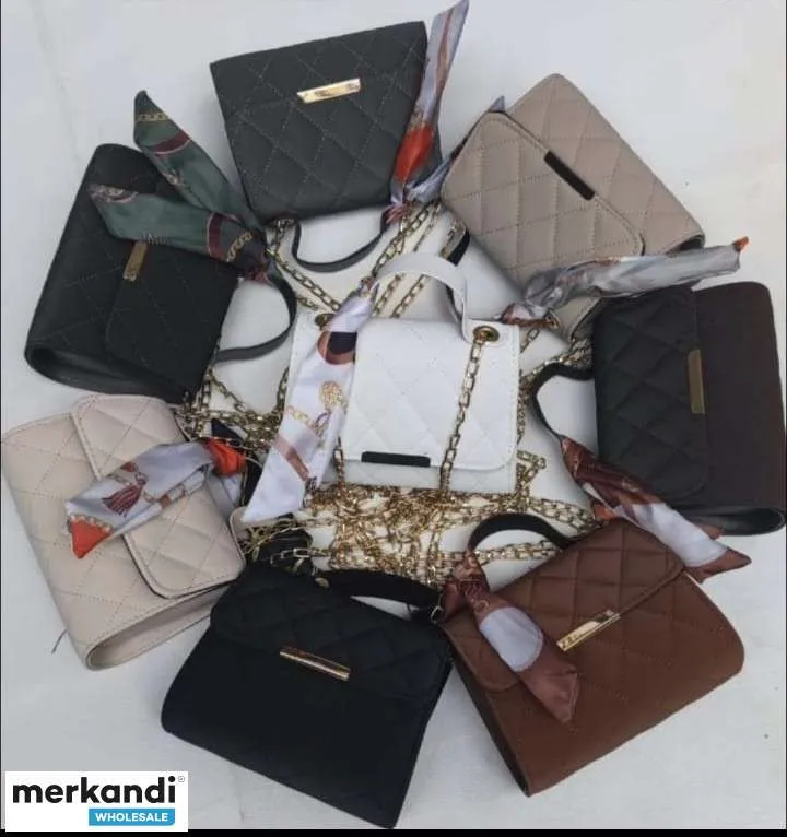 Bolsos de mujer al por mayor de primera categoría disponibles en Turquía.