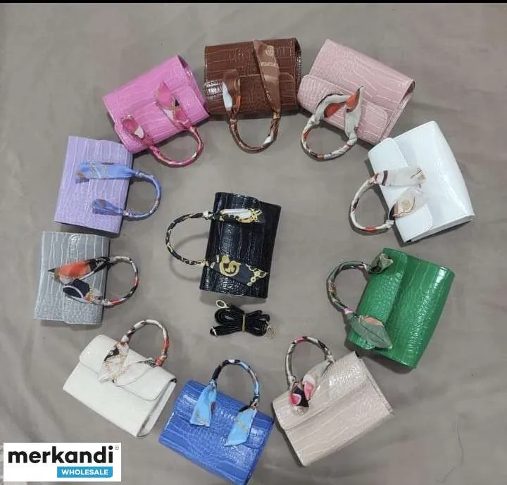 Bolsos de mujer al por mayor de primera categoría disponibles en Turquía.