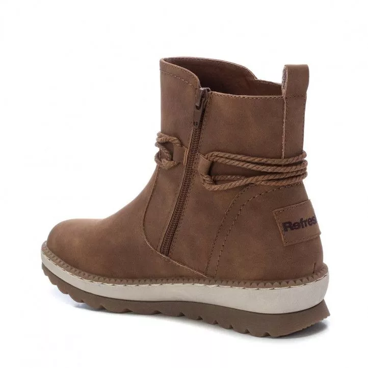 Botines planos Refresh camel con cremallera y detalle de cuerda