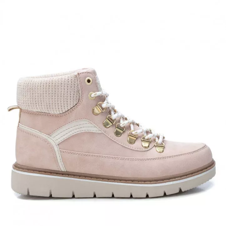 Botines planos Xti rosas con cordones y detalle textil en el tobillo