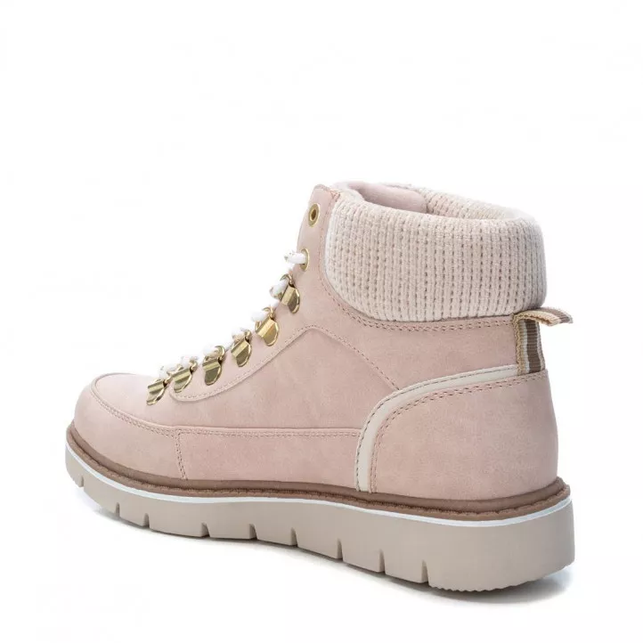Botines planos Xti rosas con cordones y detalle textil en el tobillo
