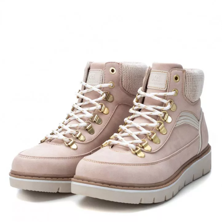 Botines planos Xti rosas con cordones y detalle textil en el tobillo