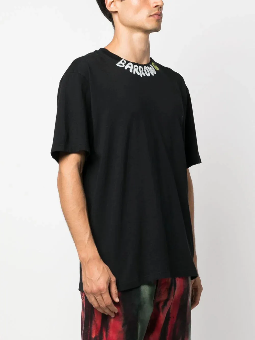 CAMISETA LOGO CUELLO NEGRA