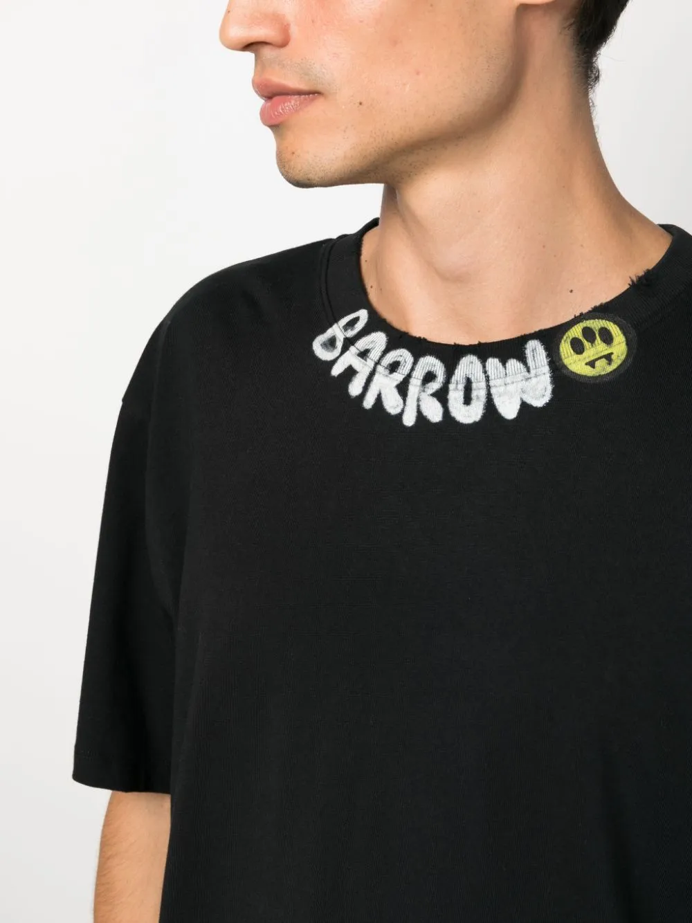 CAMISETA LOGO CUELLO NEGRA