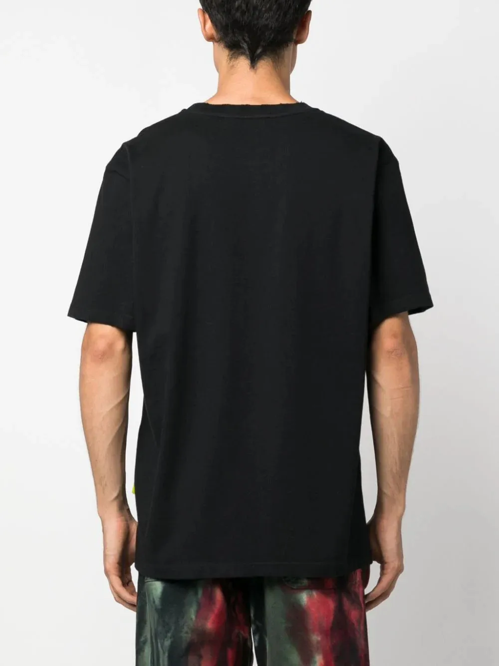CAMISETA LOGO CUELLO NEGRA