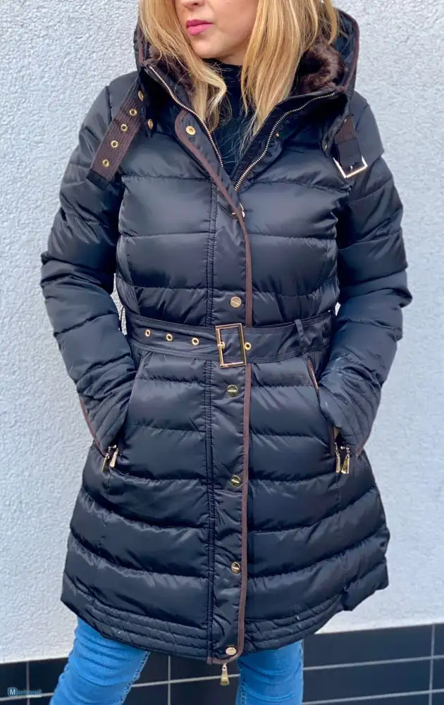 Colección de chaquetas de invierno para mujer con una amplia gama de tamaños y diseños, disponible alrededor de 200 piezas
