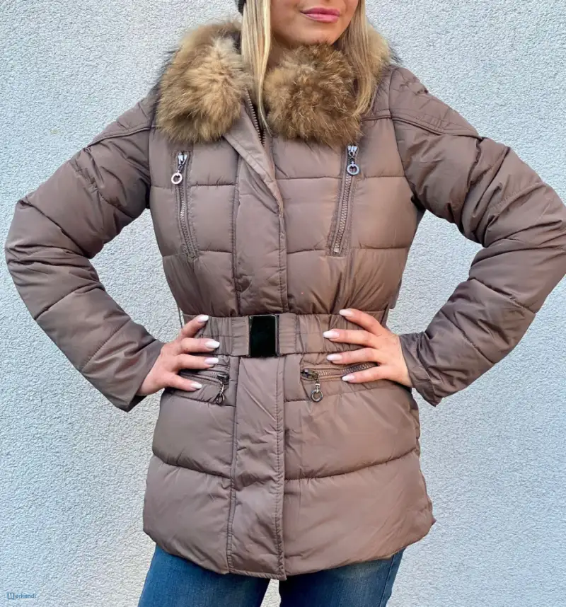 Colección de chaquetas de invierno para mujer con una amplia gama de tamaños y diseños, disponible alrededor de 200 piezas