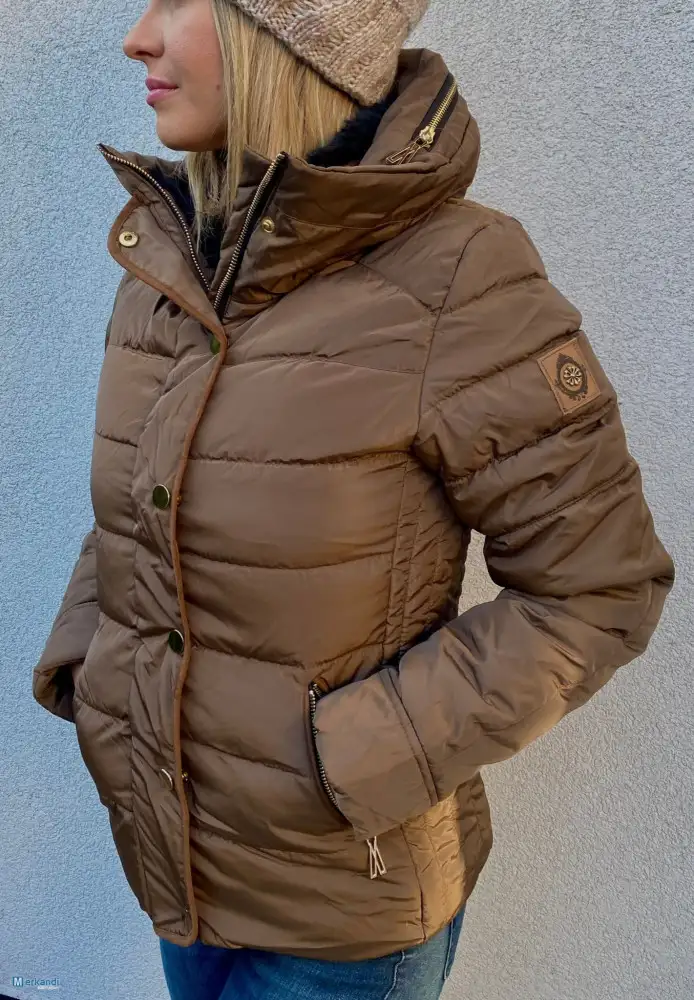 Colección de chaquetas de invierno para mujer con una amplia gama de tamaños y diseños, disponible alrededor de 200 piezas