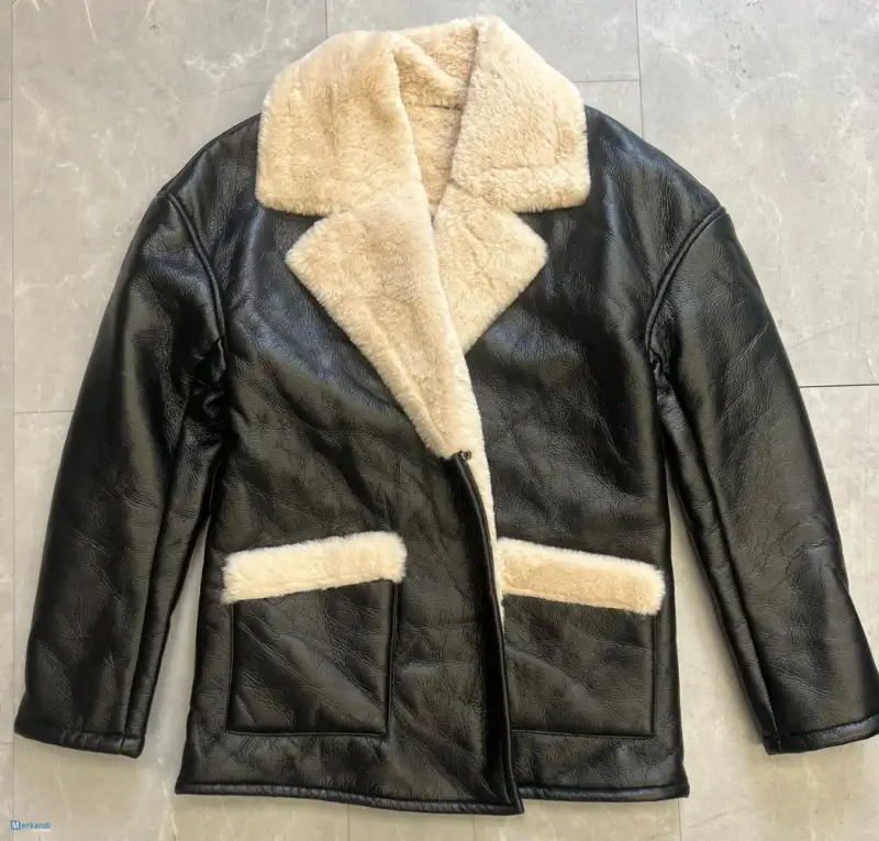 Colección de chaquetas de invierno para mujer con una amplia gama de tamaños y diseños, disponible alrededor de 200 piezas