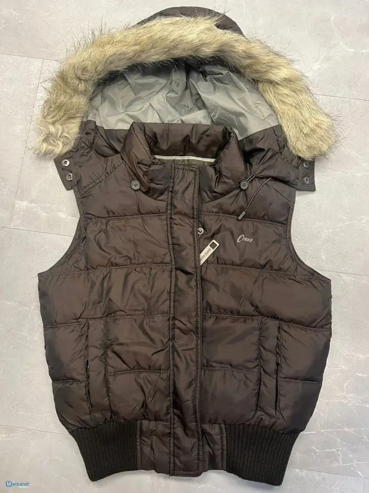 Colección de chaquetas de invierno para mujer con una amplia gama de tamaños y diseños, disponible alrededor de 200 piezas