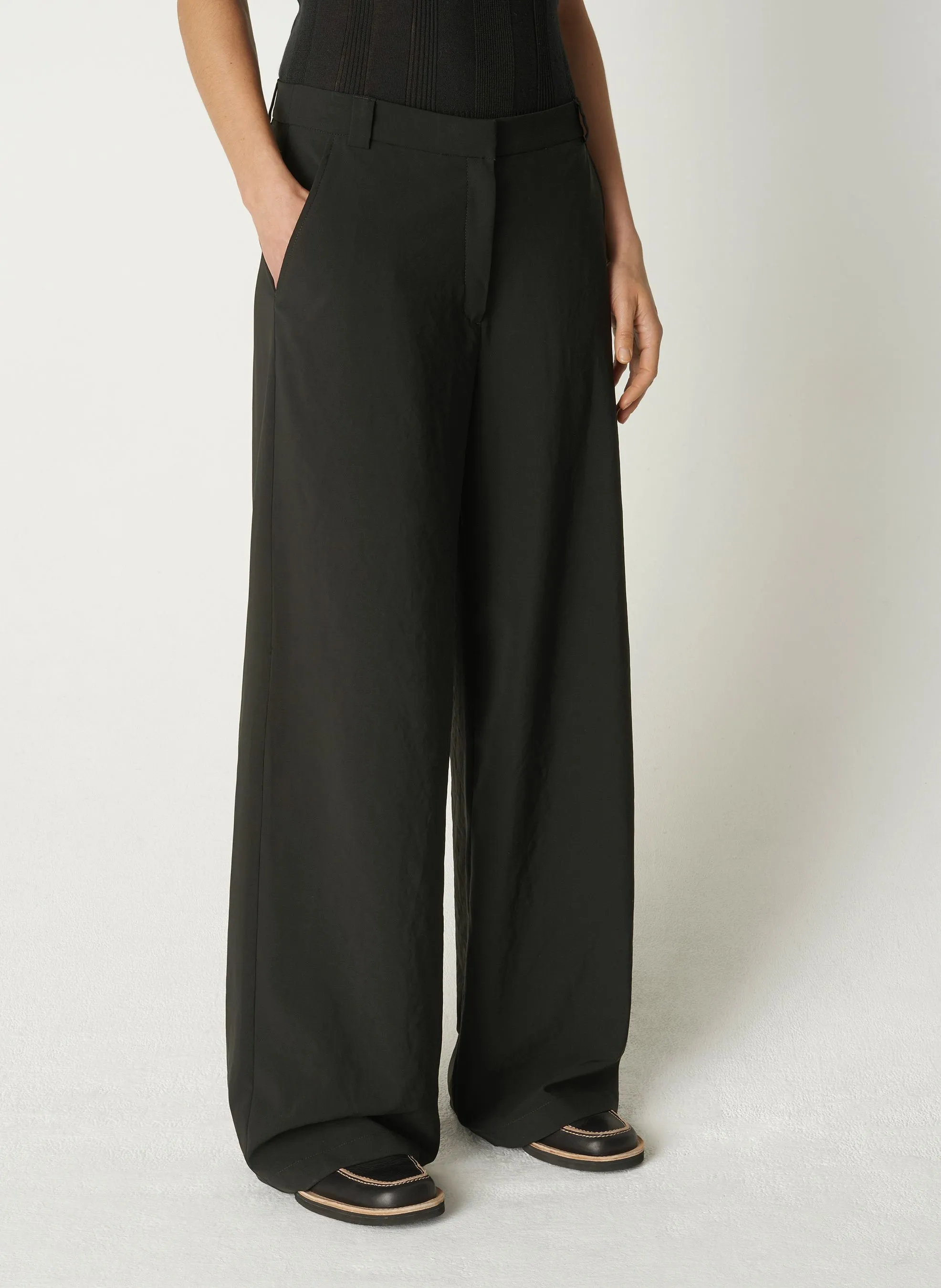 COTELAC Pantalón ancho de talle bajo en negro