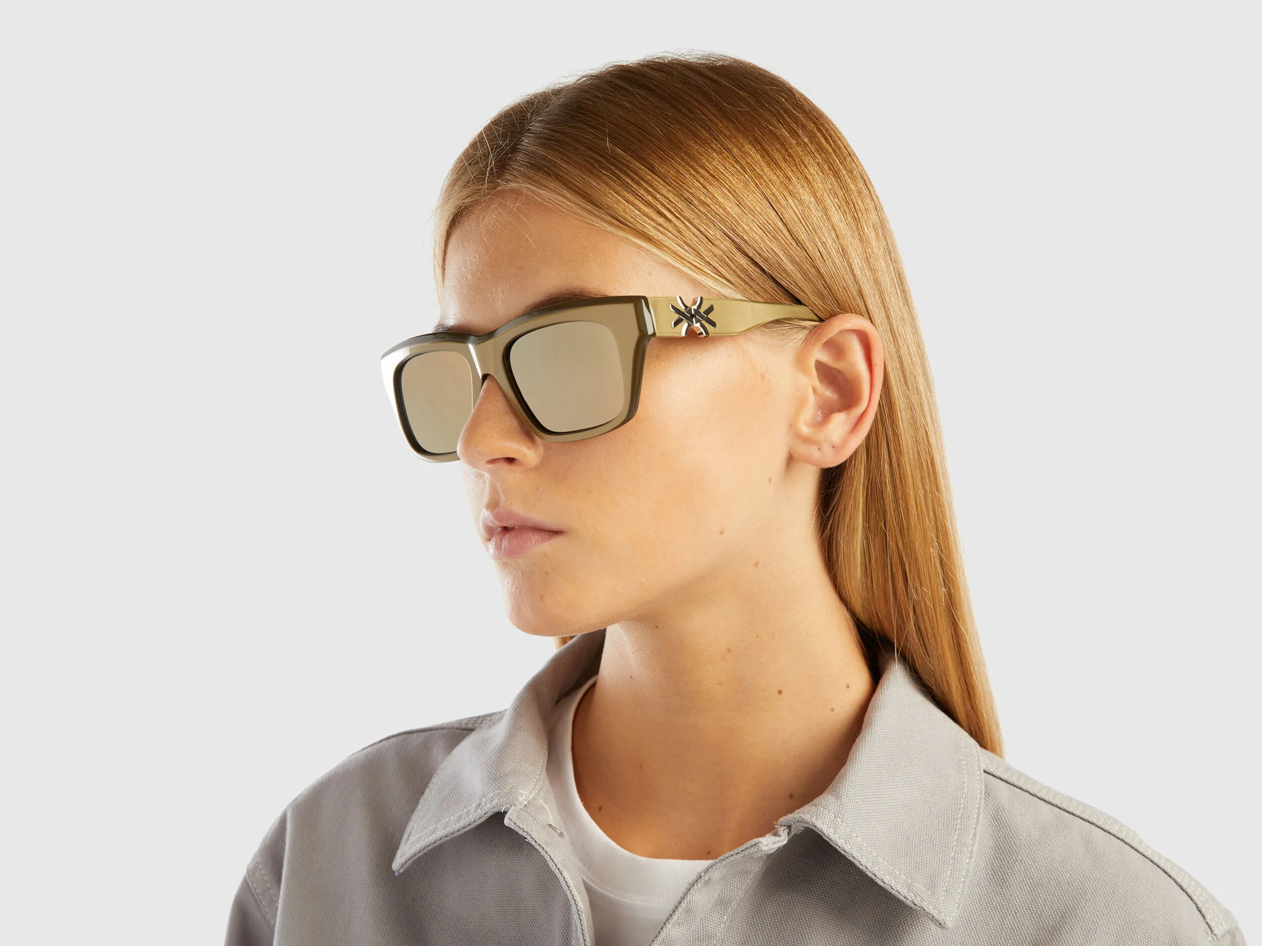 Gafas de sol doradas