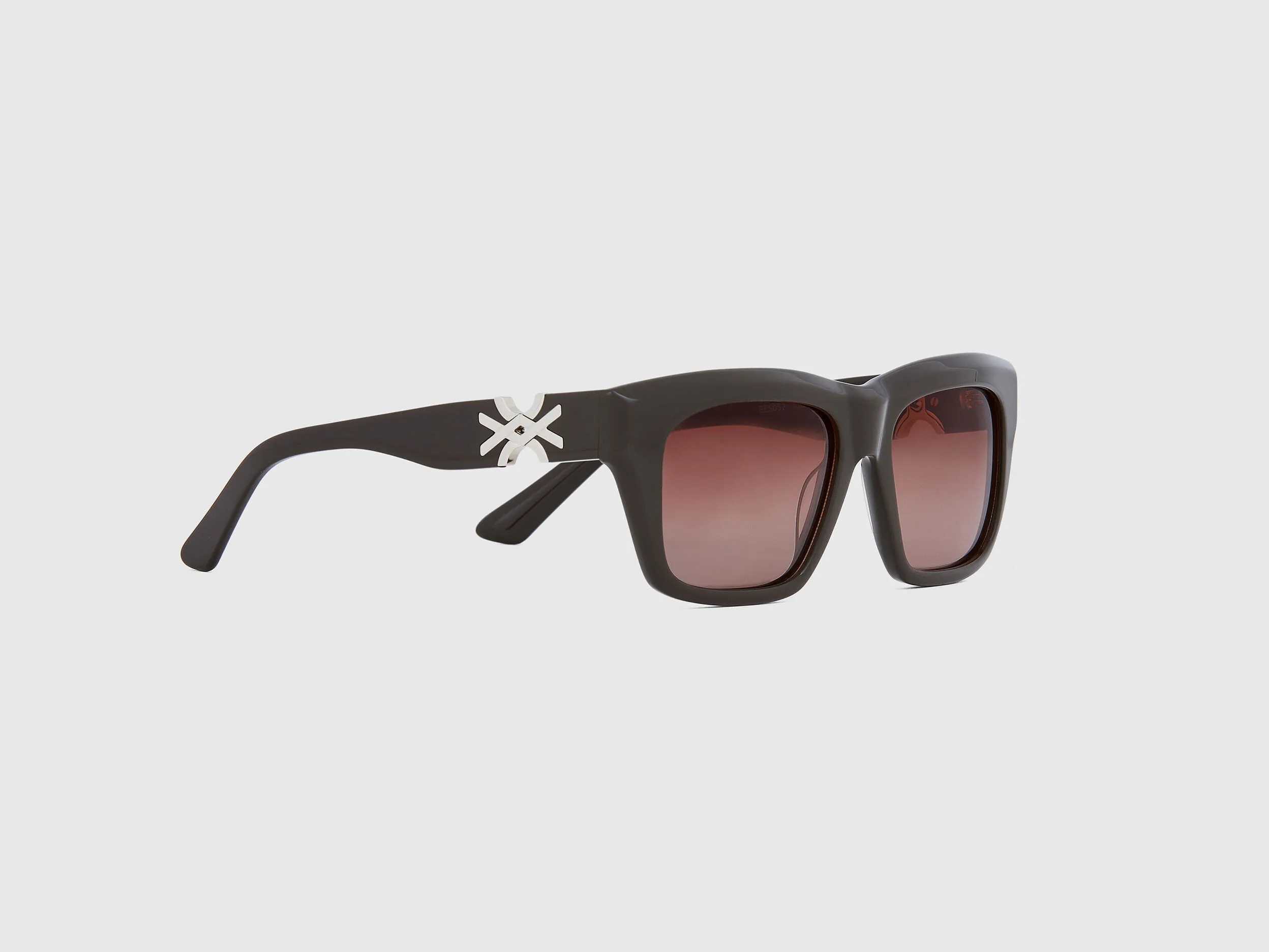 Gafas de sol marrón oscuro