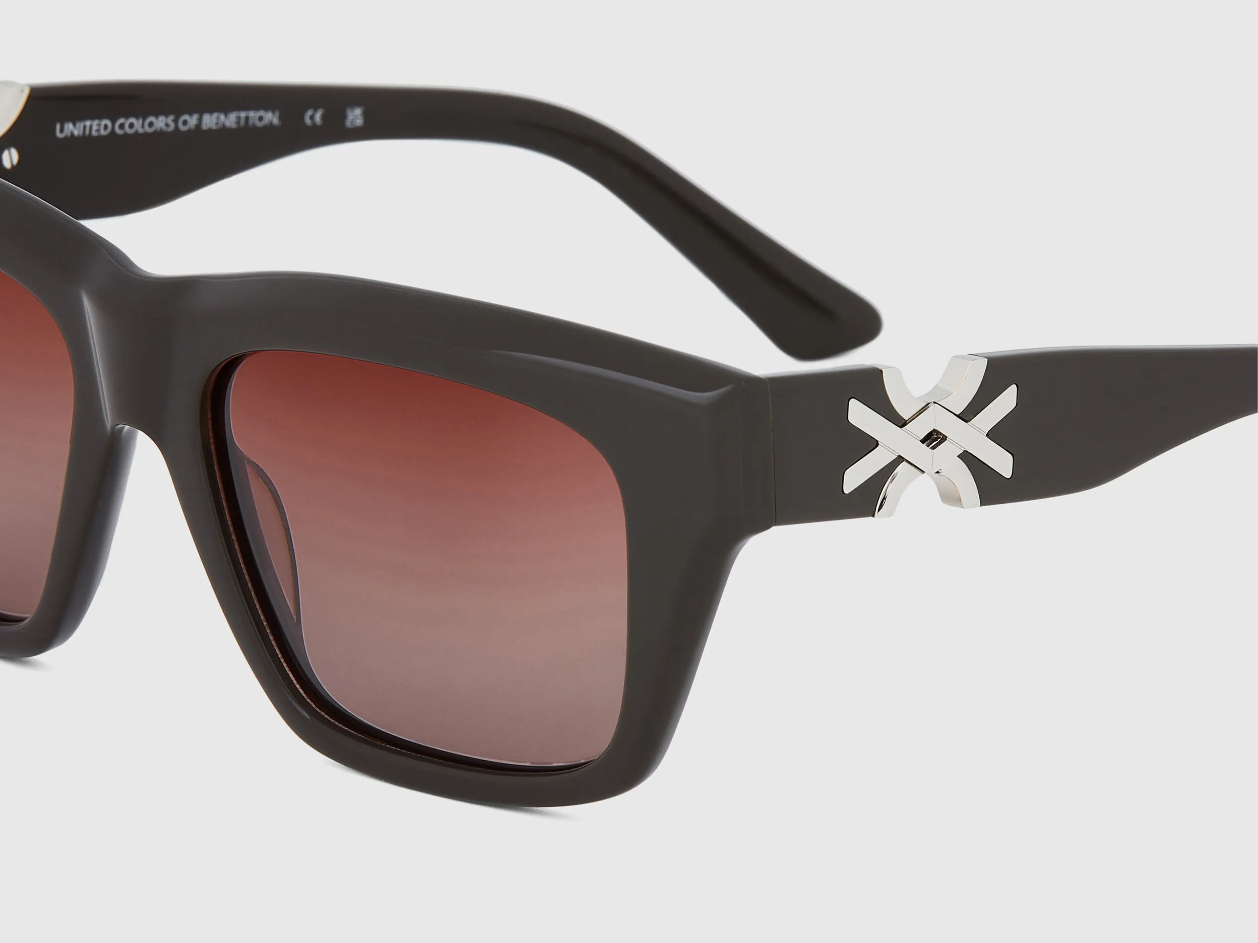 Gafas de sol marrón oscuro