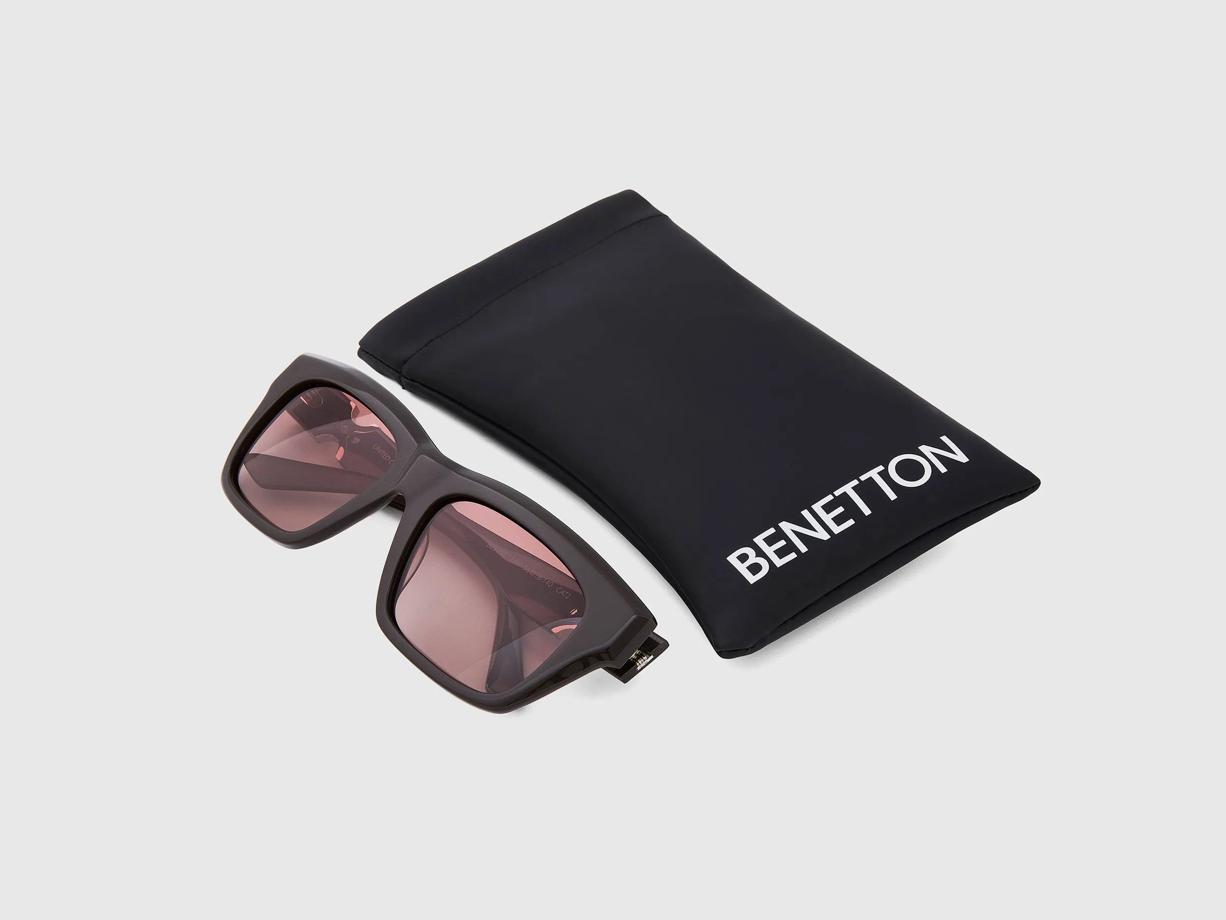 Gafas de sol marrón oscuro