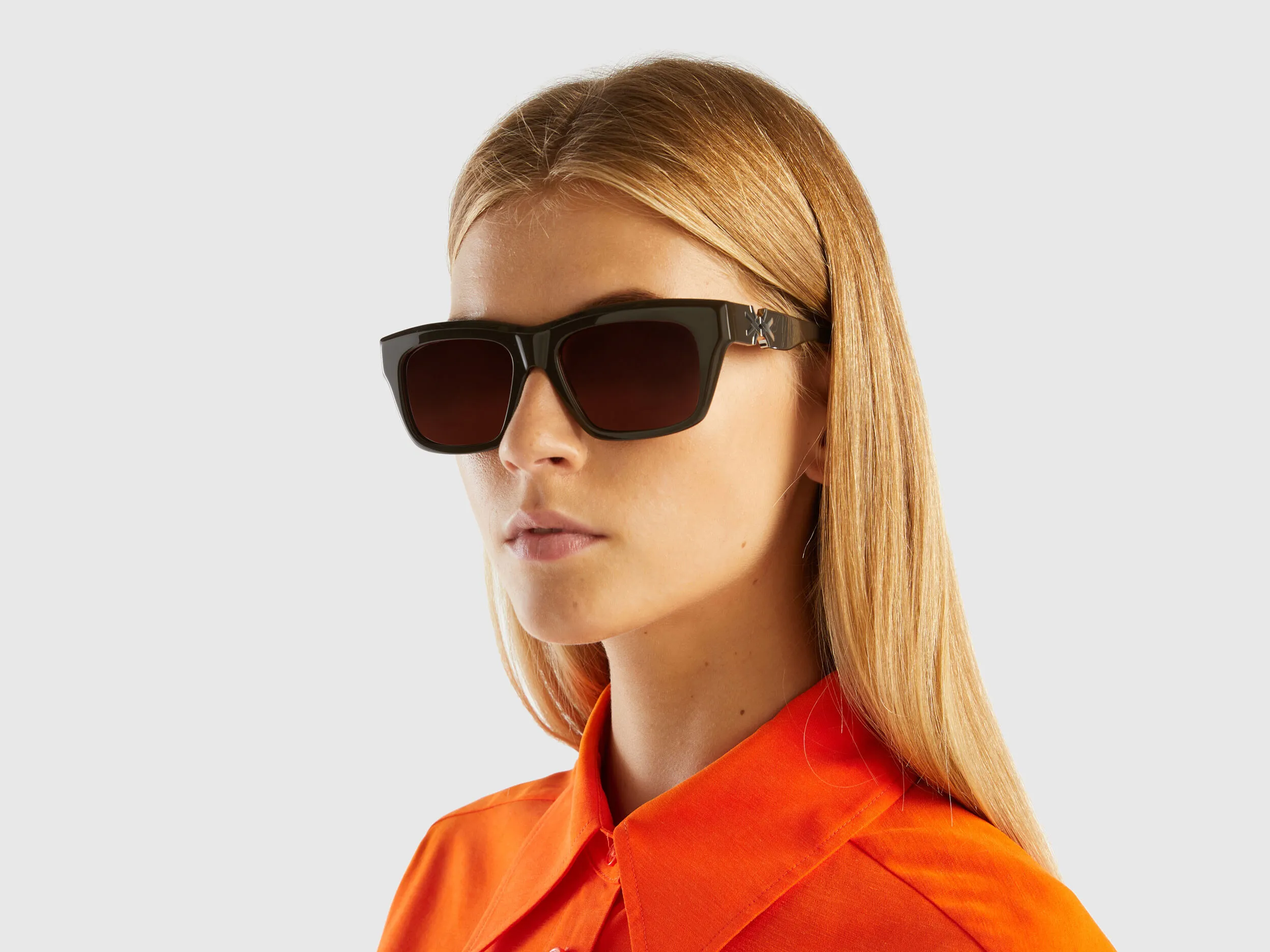 Gafas de sol marrón oscuro