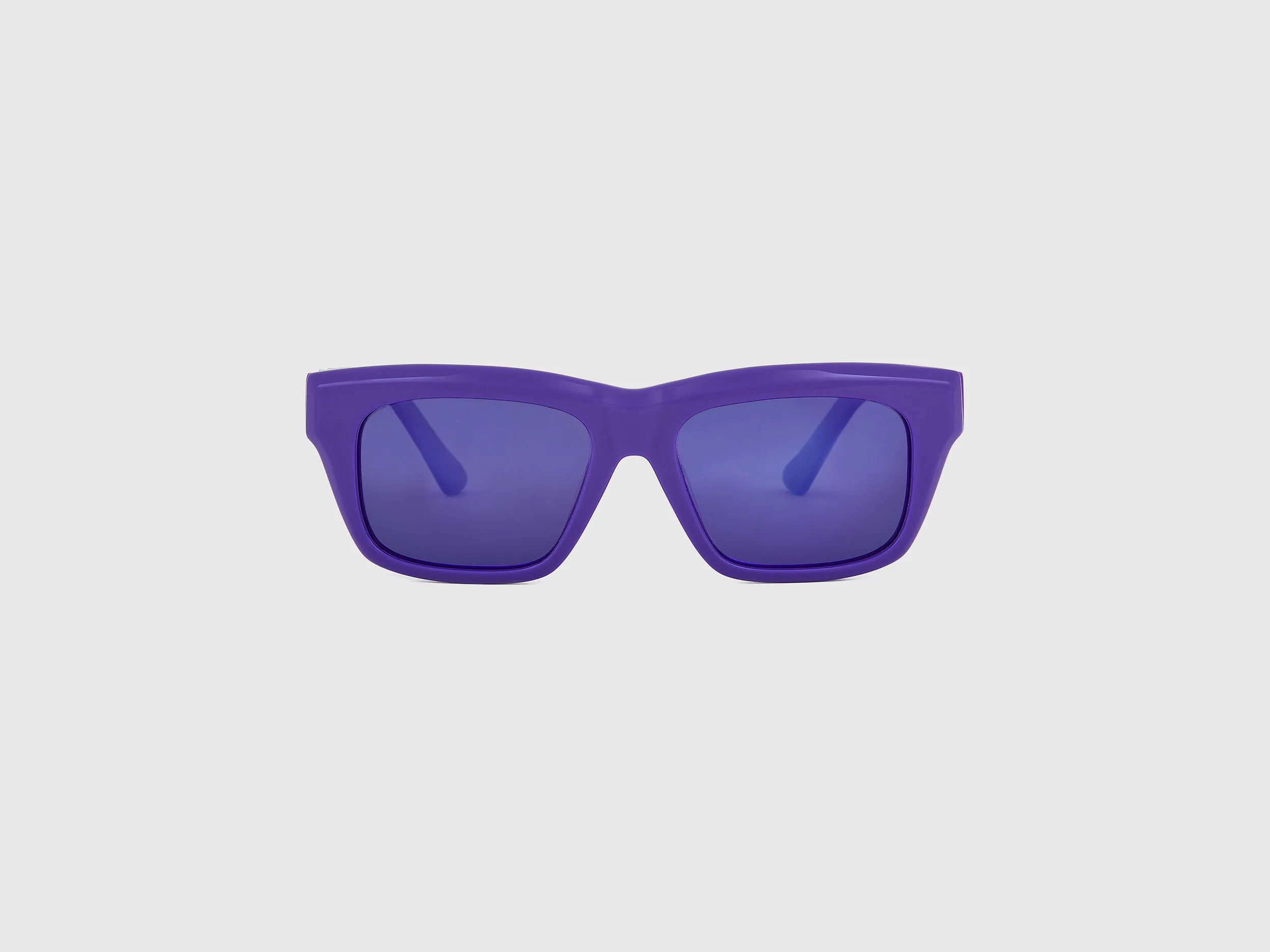 Gafas de sol moradas