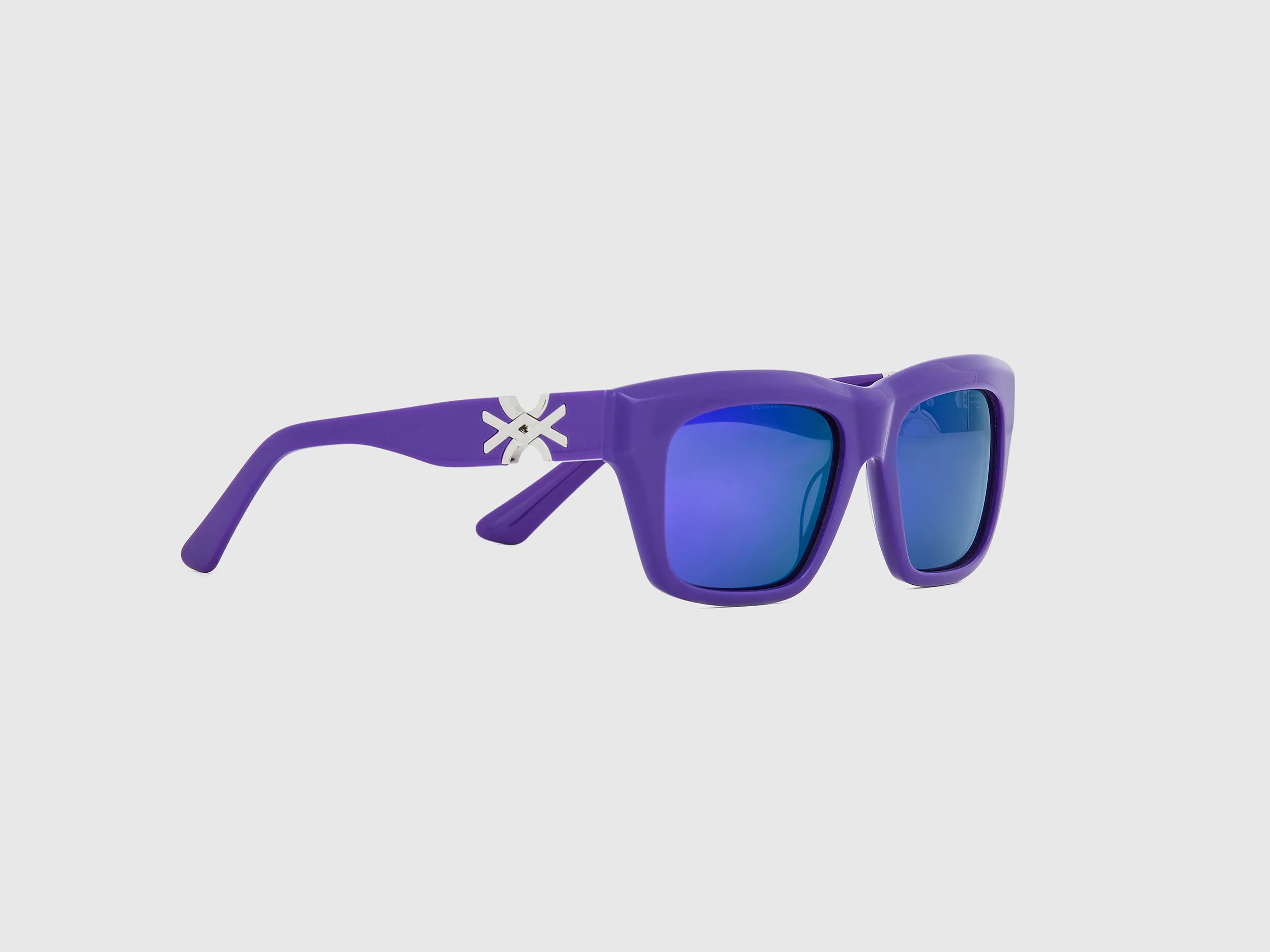 Gafas de sol moradas