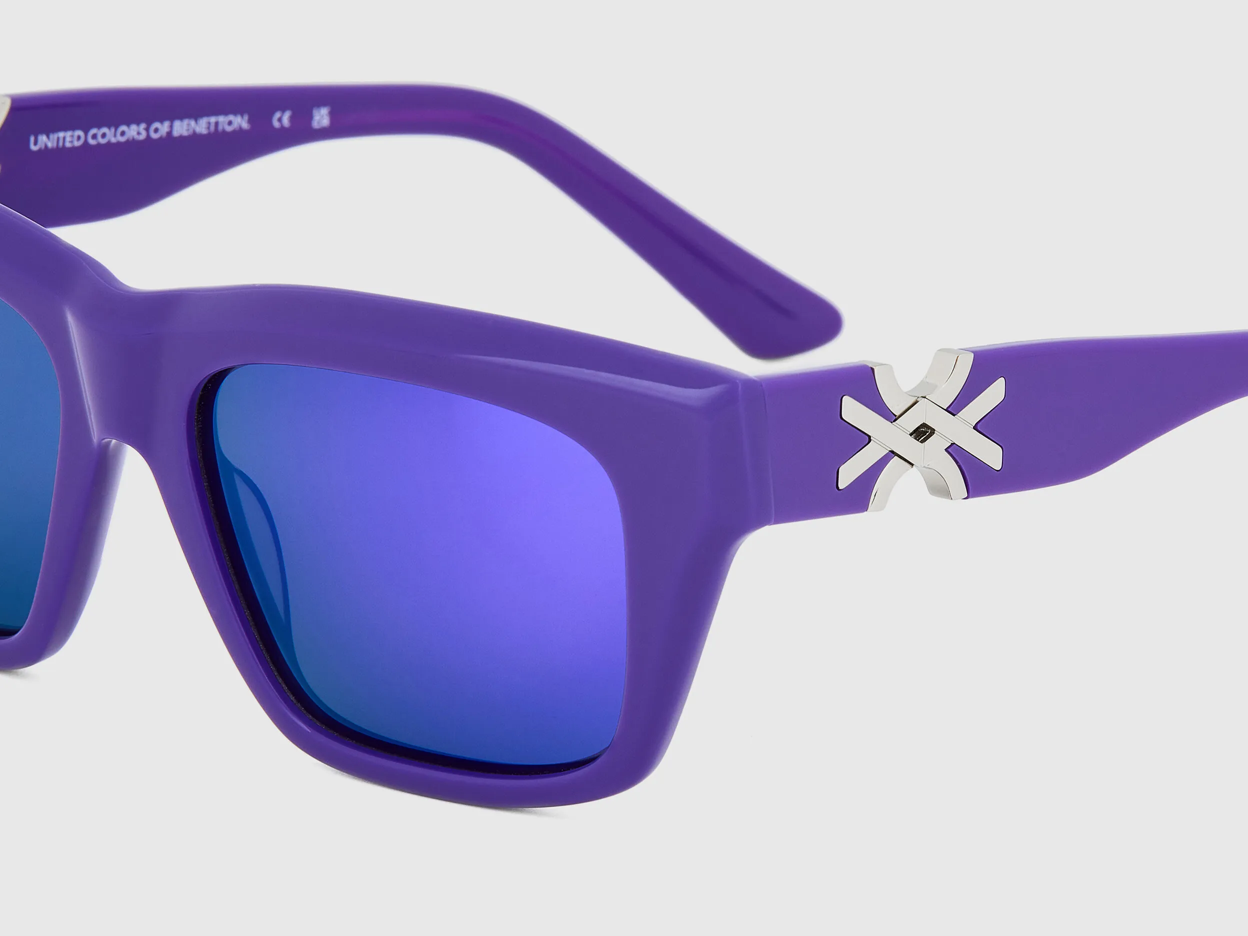 Gafas de sol moradas