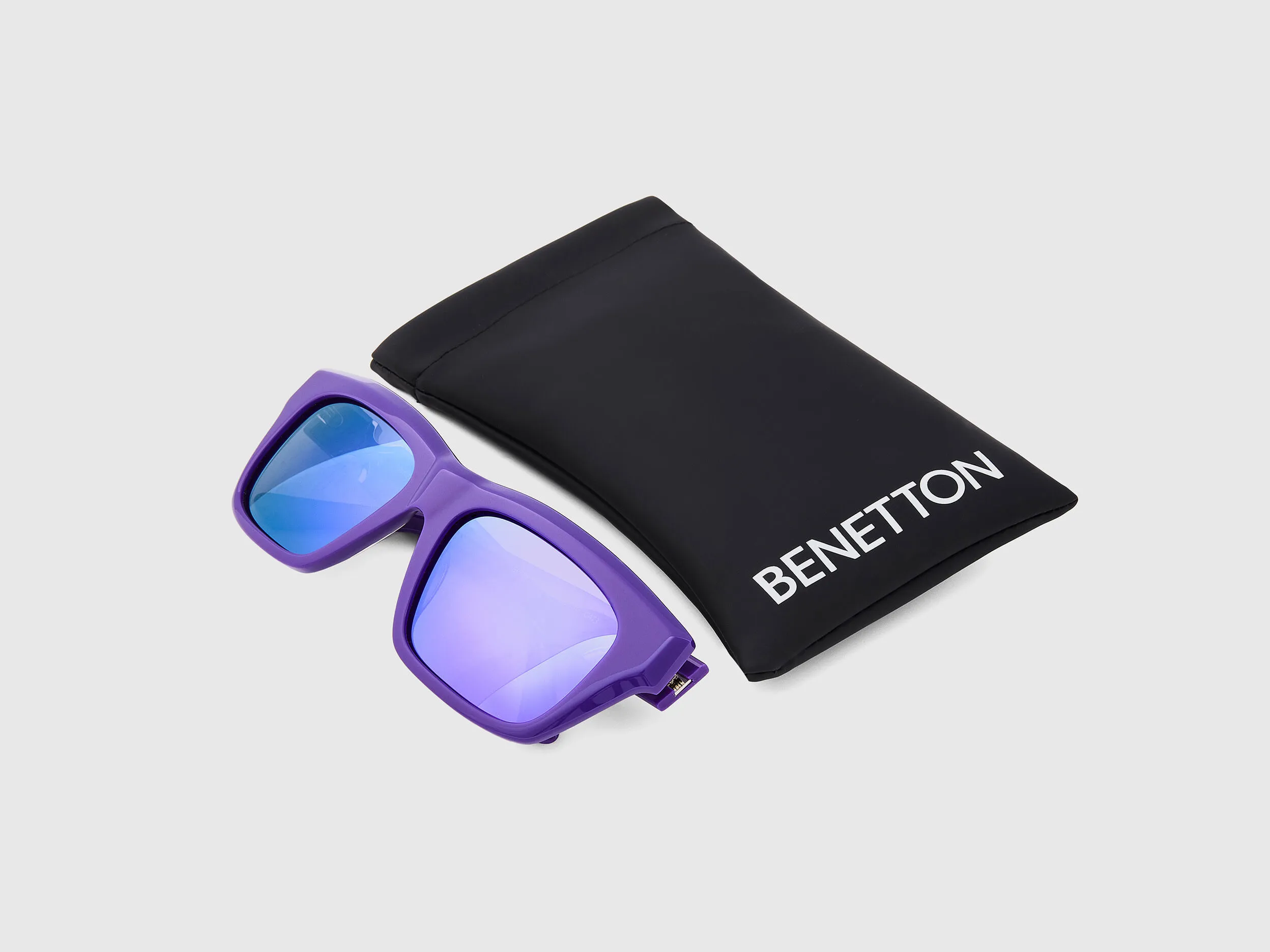 Gafas de sol moradas