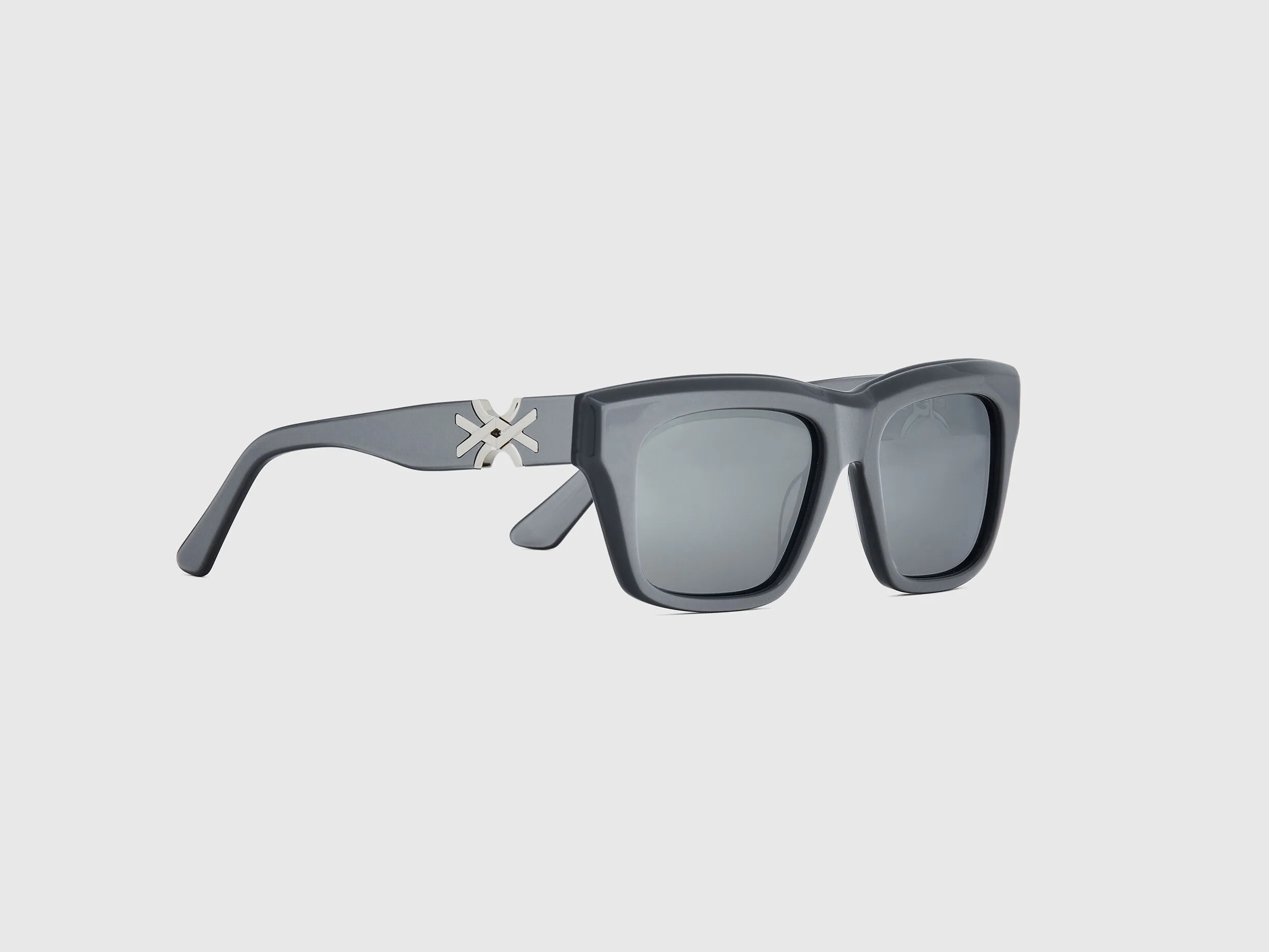 Gafas de sol plateadas