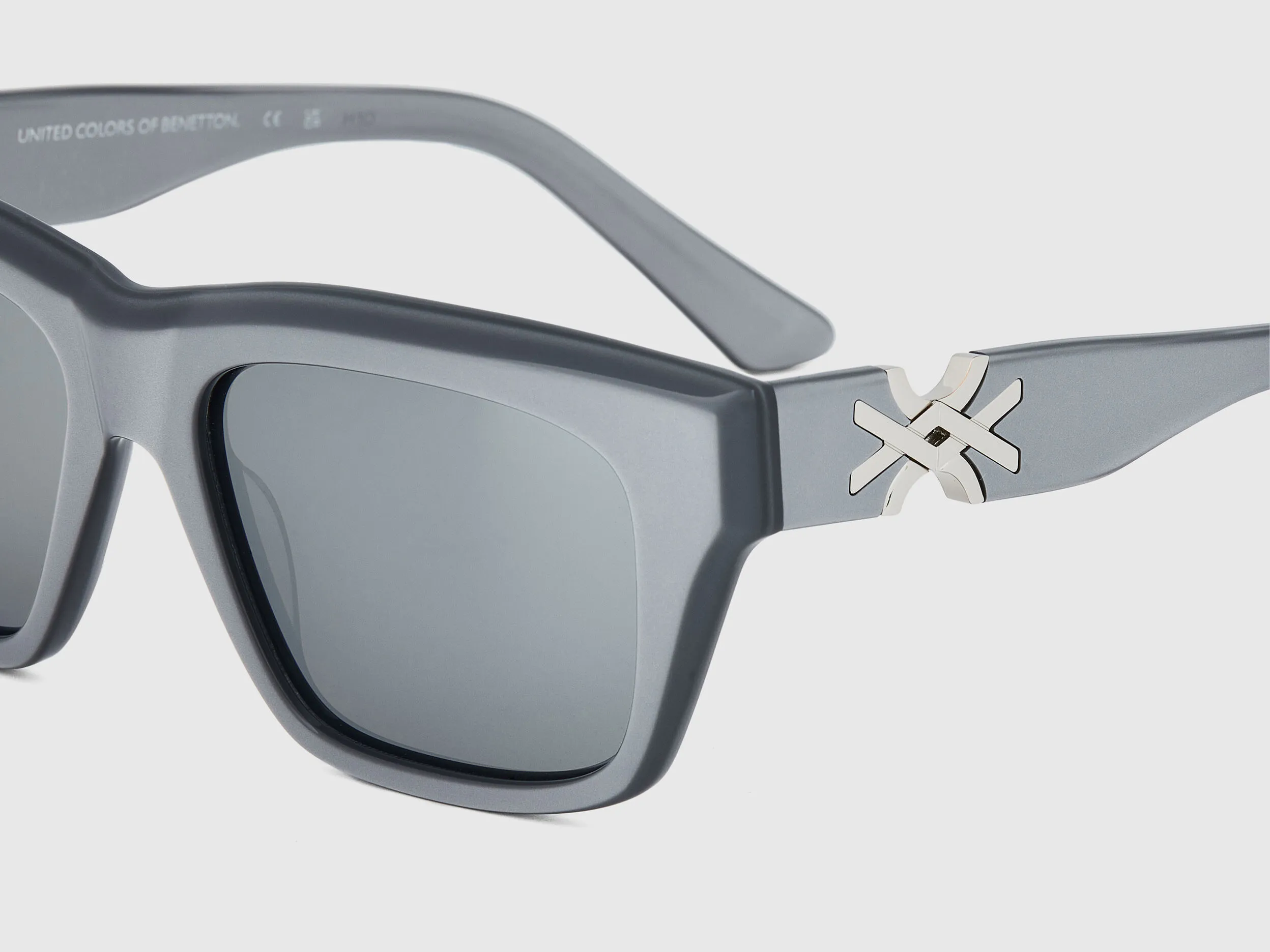 Gafas de sol plateadas