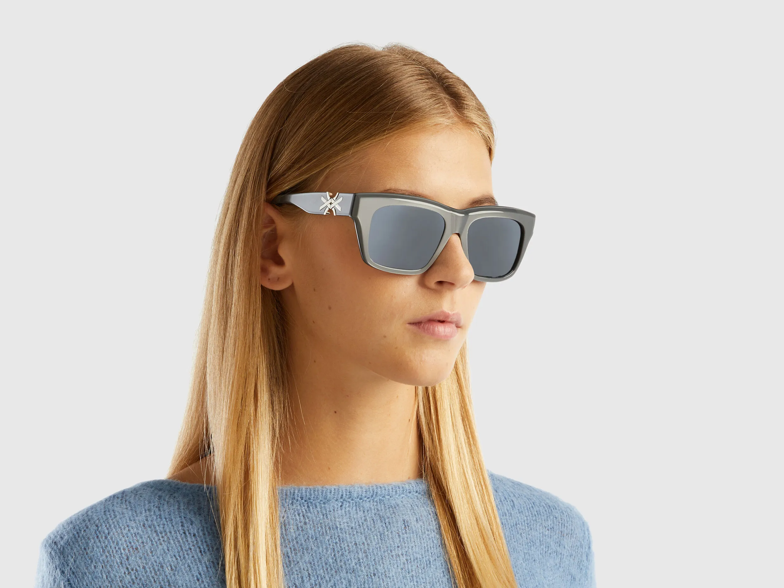 Gafas de sol plateadas