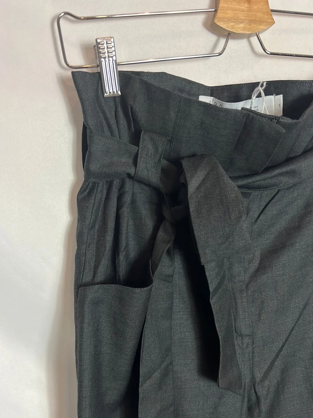 IRO. Pantalón gris oscuro cintura alta. T 34