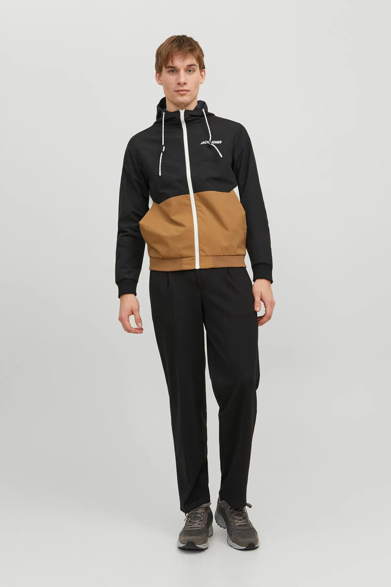 Jack & Jones Chaqueta ligera técnica con capucha