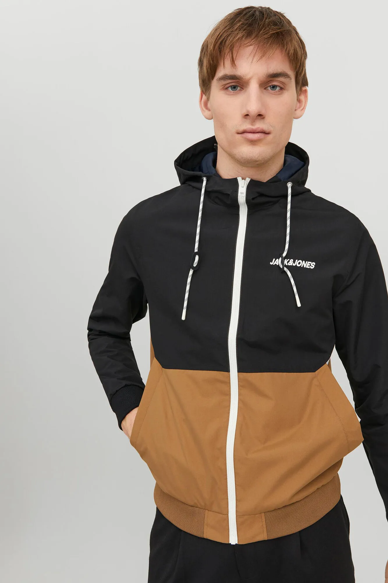 Jack & Jones Chaqueta ligera técnica con capucha