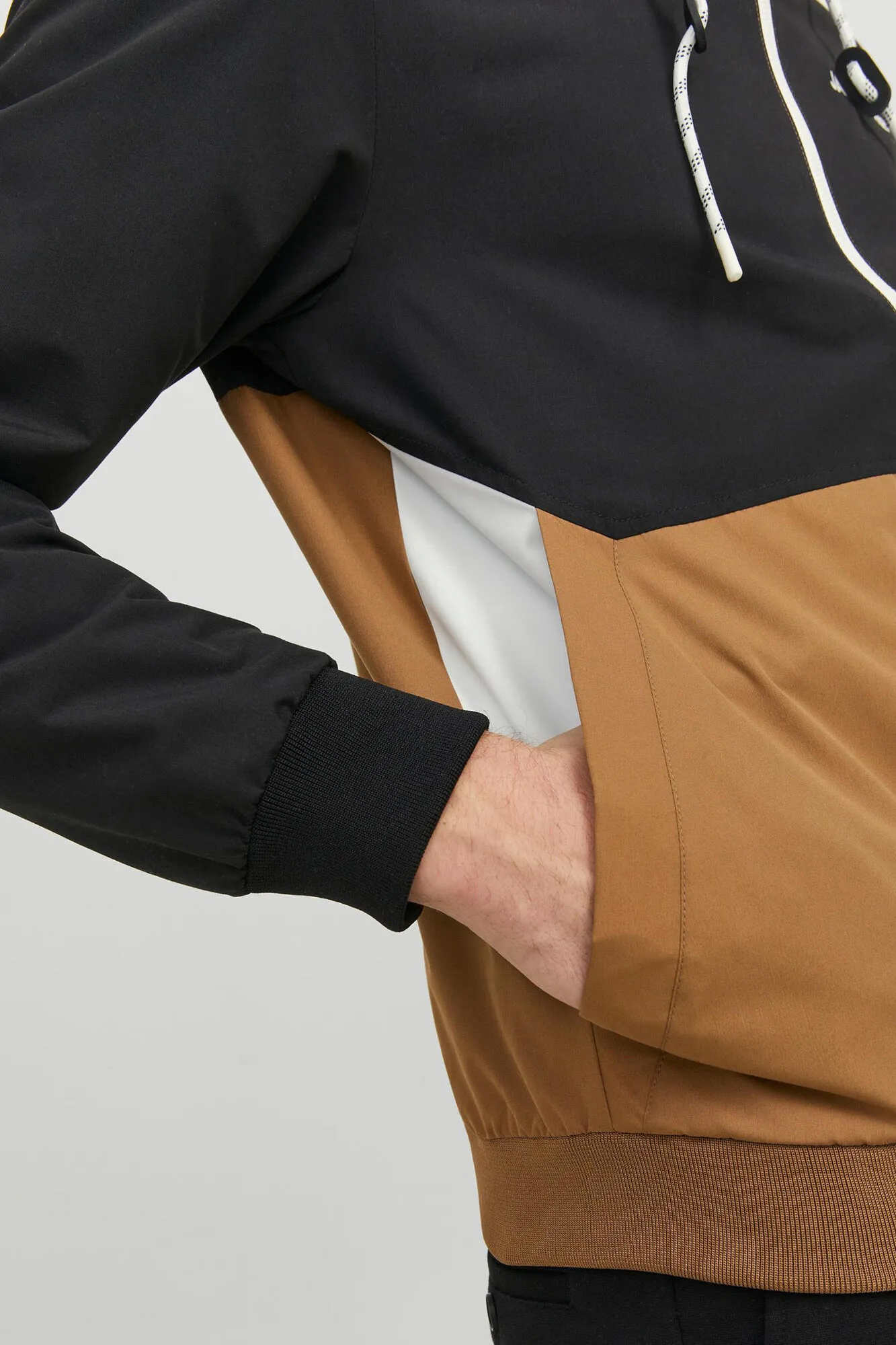 Jack & Jones Chaqueta ligera técnica con capucha