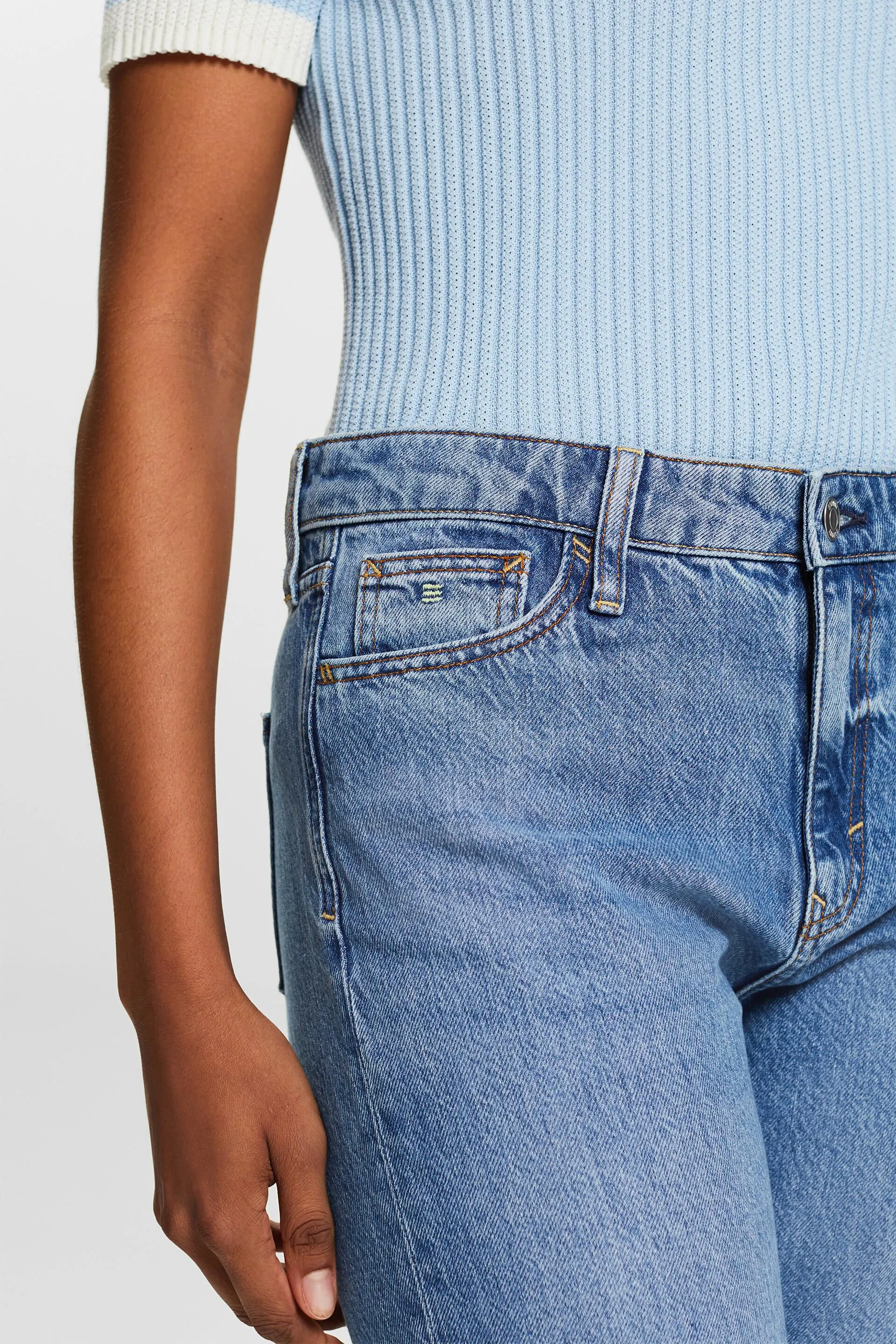 JEANS HIGHRISE STRAIGHT FIT DE ESTILO RETRO