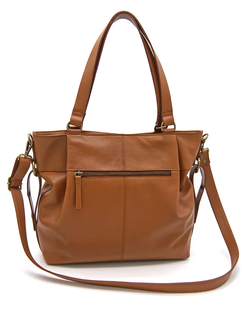 Ledertasche mit seitlichen Besätzen.