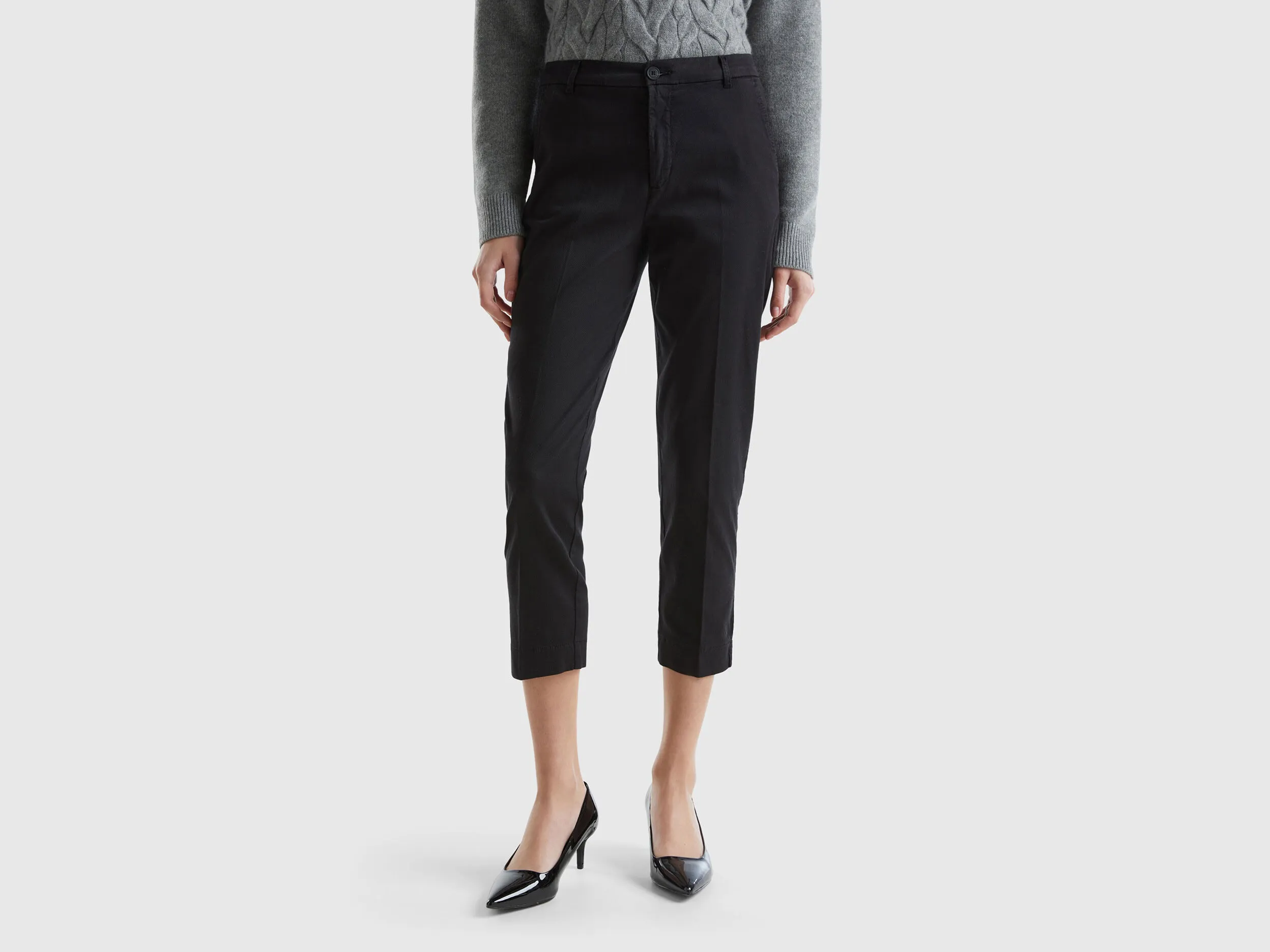 Pantalones chinos cropped de algodón elástico