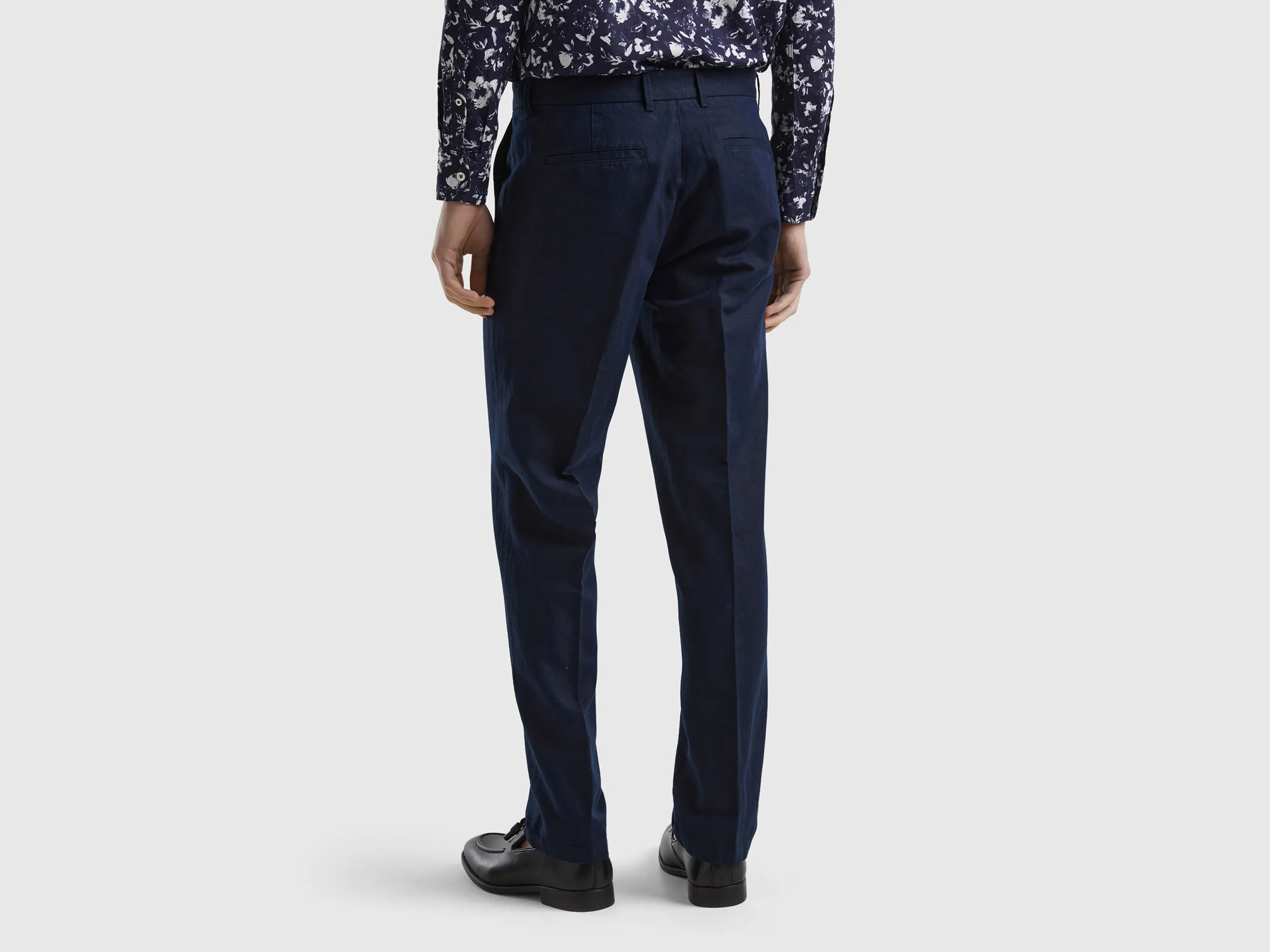 Pantalones chinos rectos de lino mixto