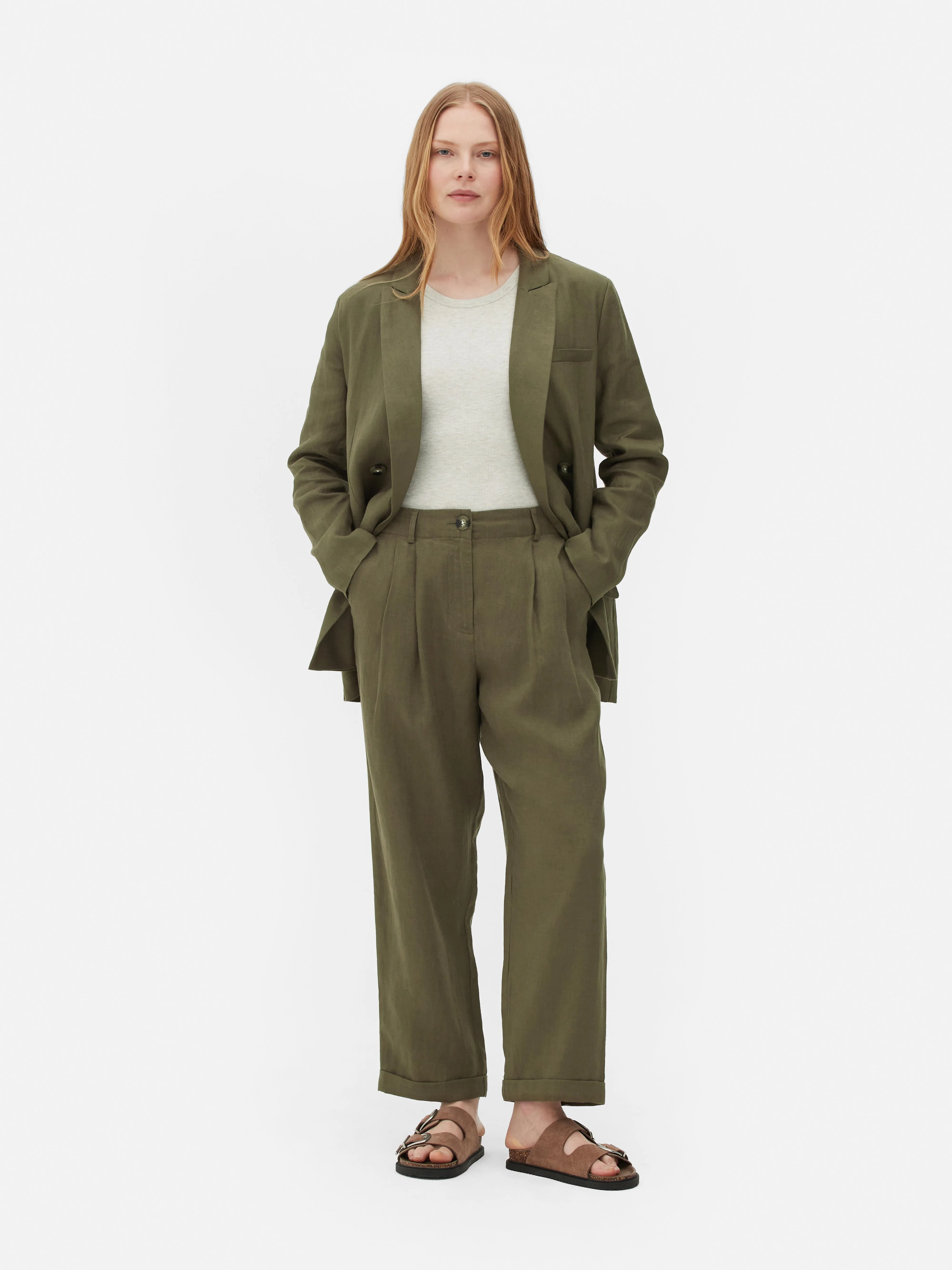 Pantalones de lino con pinzas de The Edit