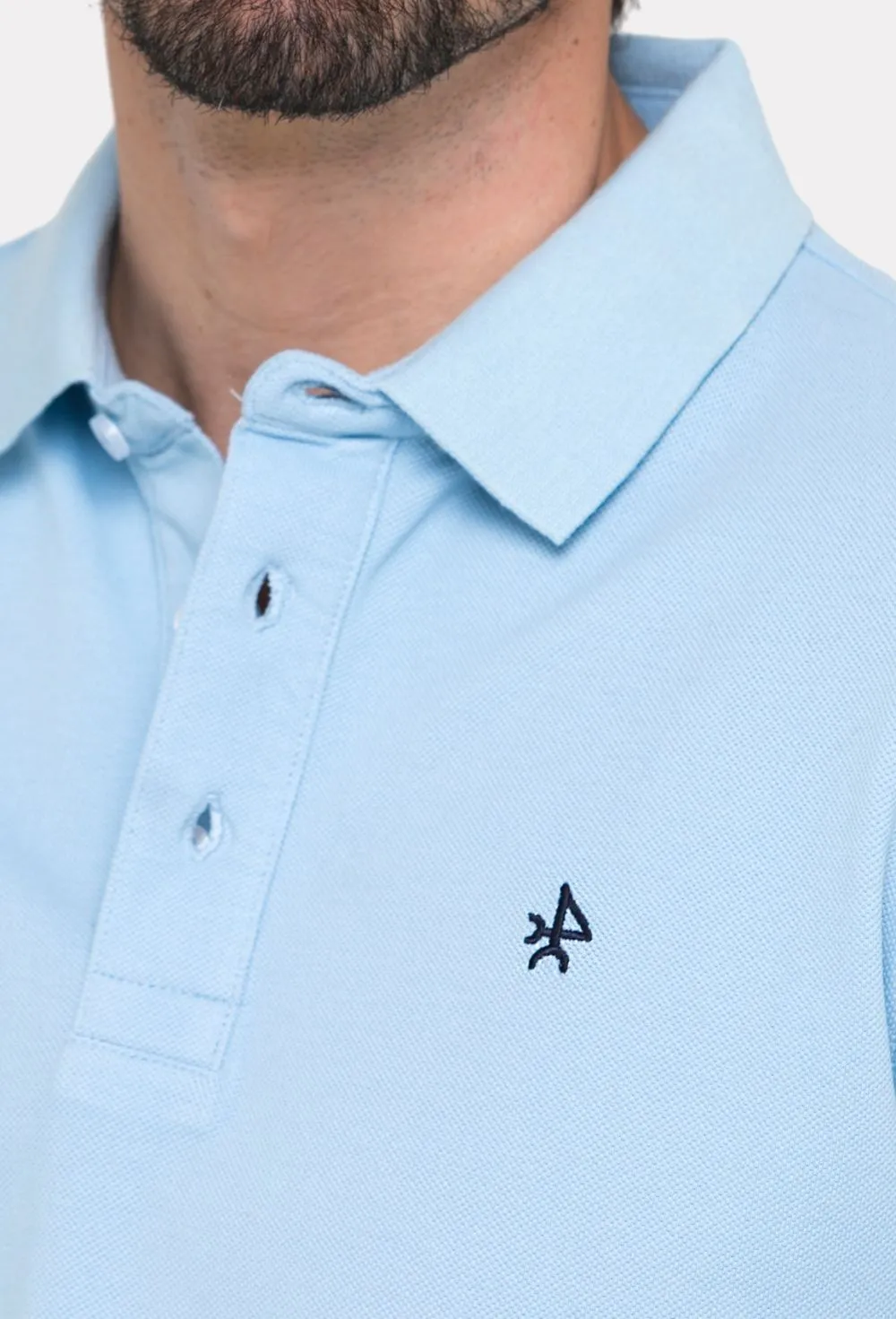 Polo clásico de verano celeste