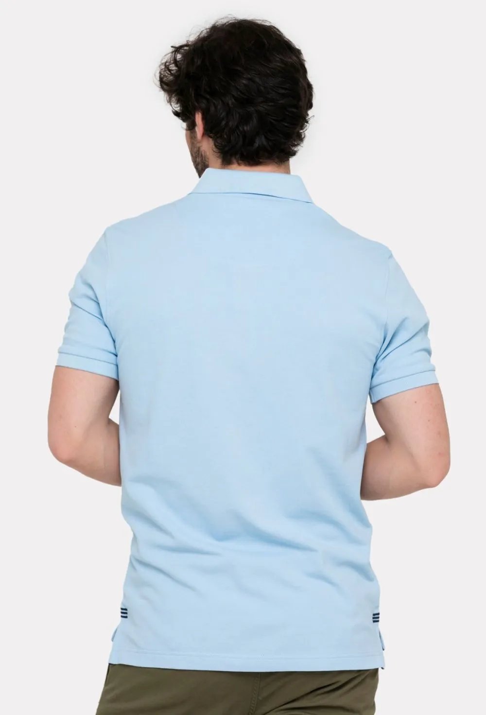 Polo clásico de verano celeste