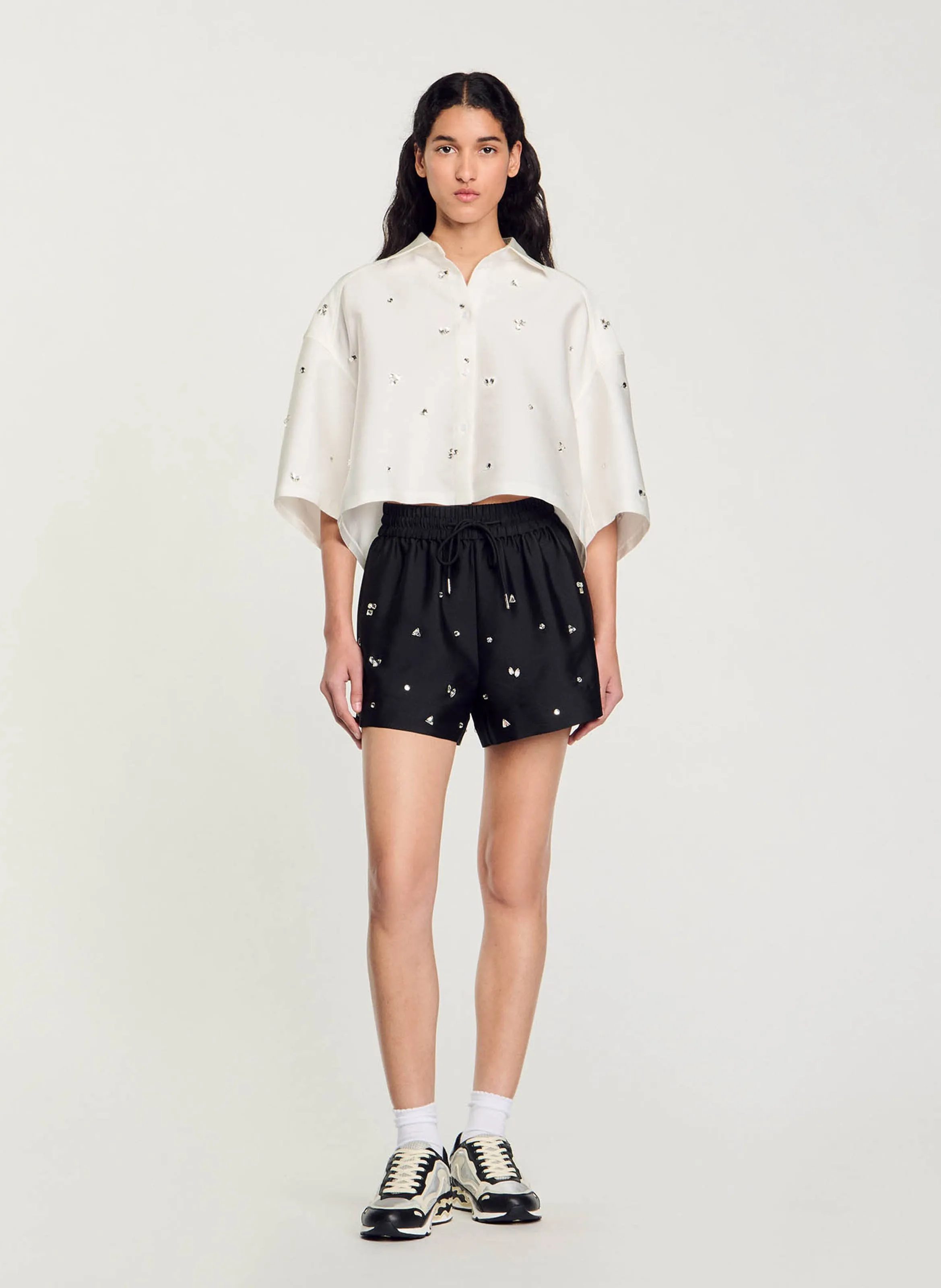 SANDRO Short de talle alta con pedrería. en negro