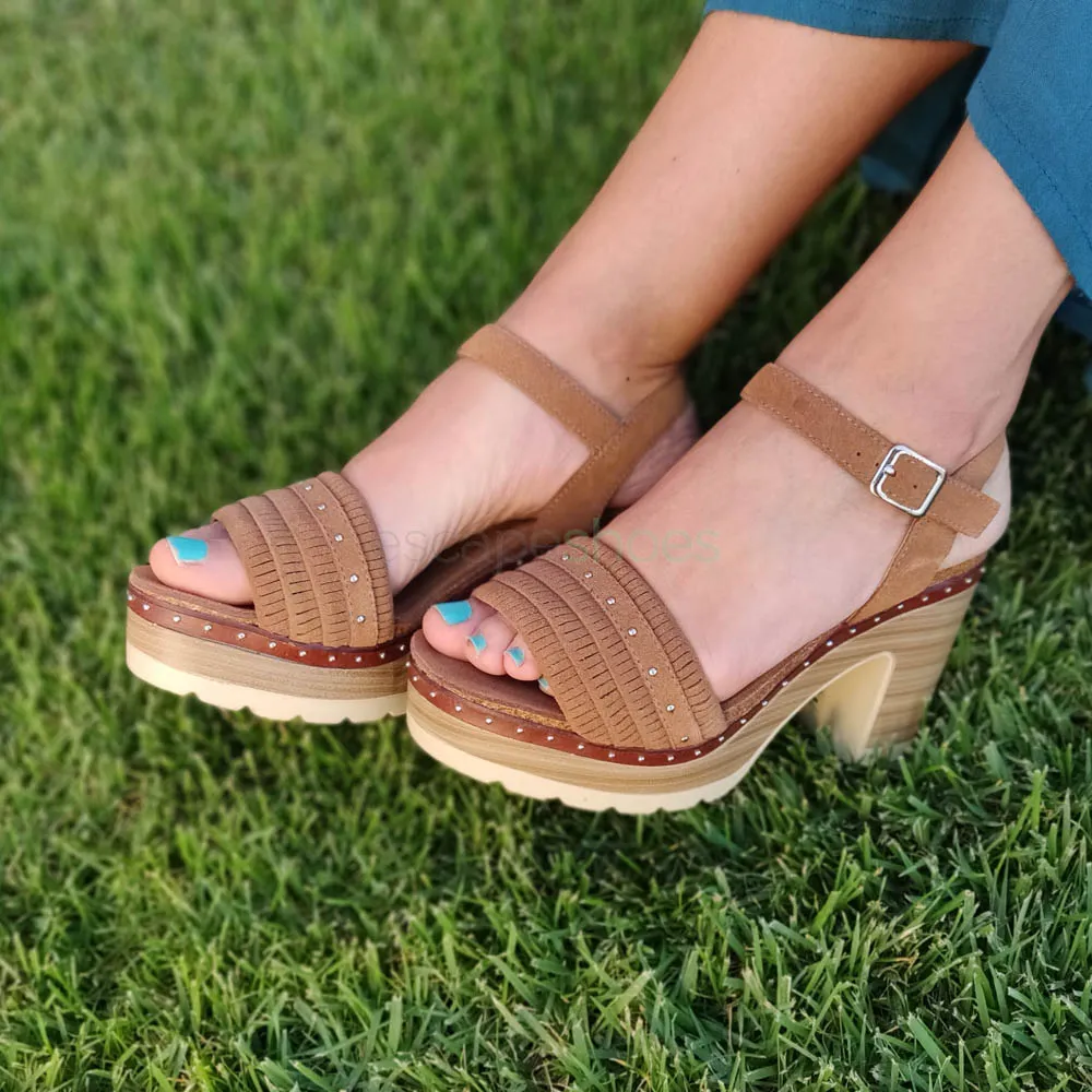 Sandálias CARMELA Salto Alto Suede Castanho