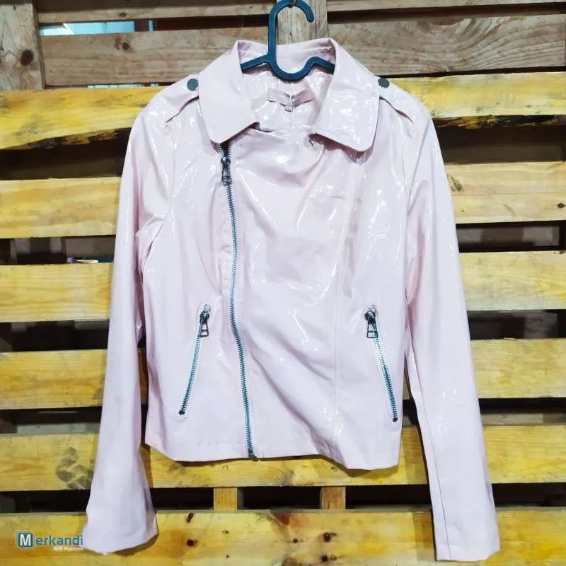 Variedad de Chaquetas de Mujer al Por Mayor: Marcas Reconocidas como Camomilla y Ríp Toxic
