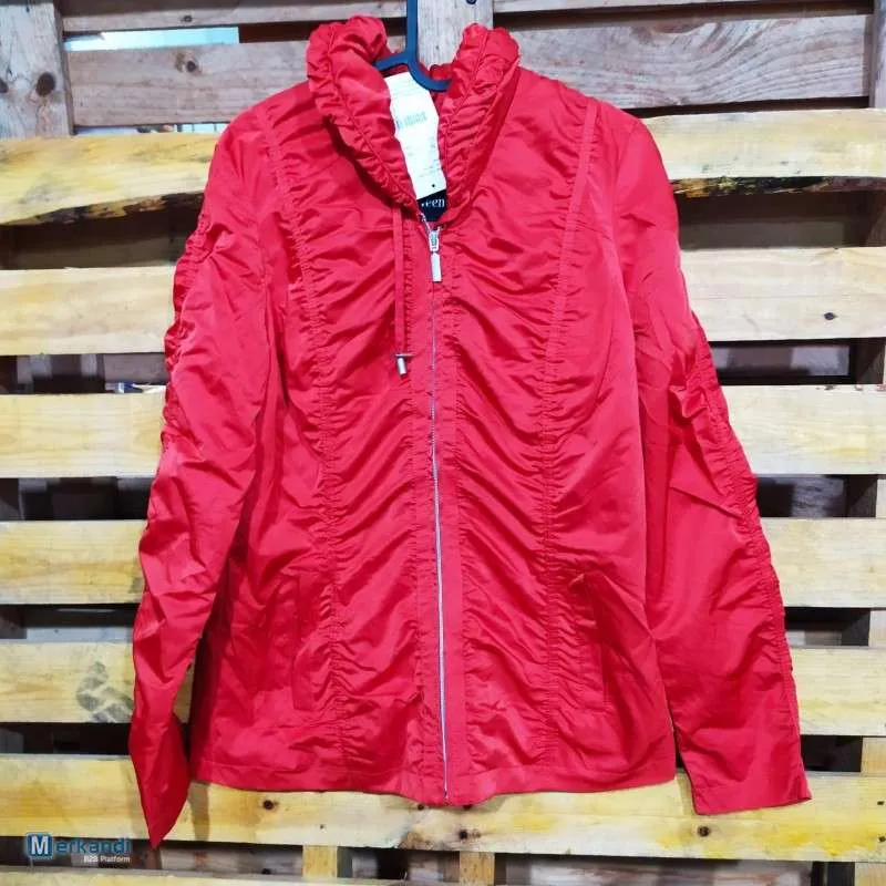 Variedad de Chaquetas de Mujer al Por Mayor: Marcas Reconocidas como Camomilla y Ríp Toxic